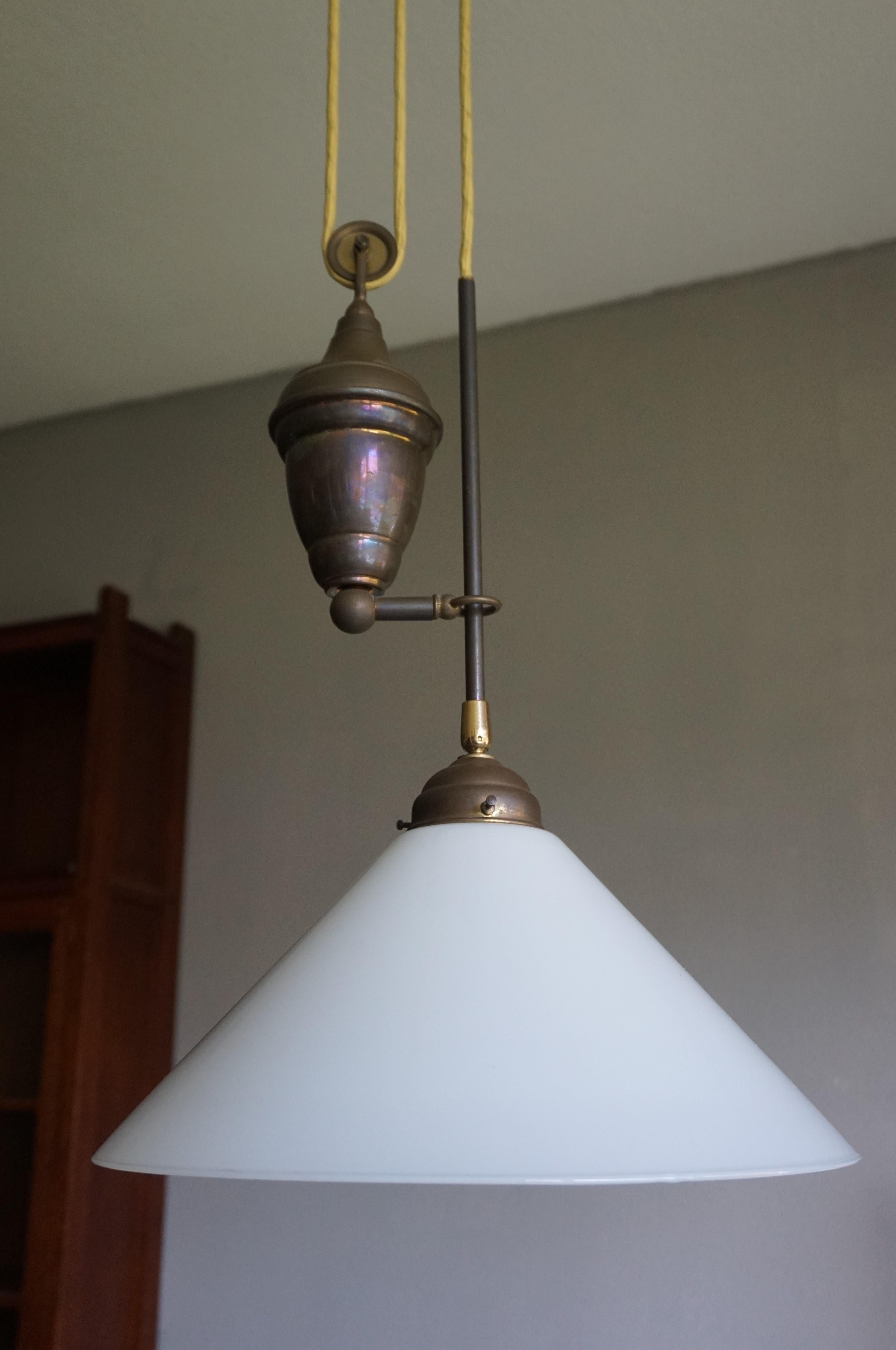 Stylish, midcentury made and height adjustable light fixture.

This rare 1970s light fixture is ideal for bringing good style and the perfect kind of light to your midcentury kitchen, dining area, living room, landing etc. This pendant comes with a