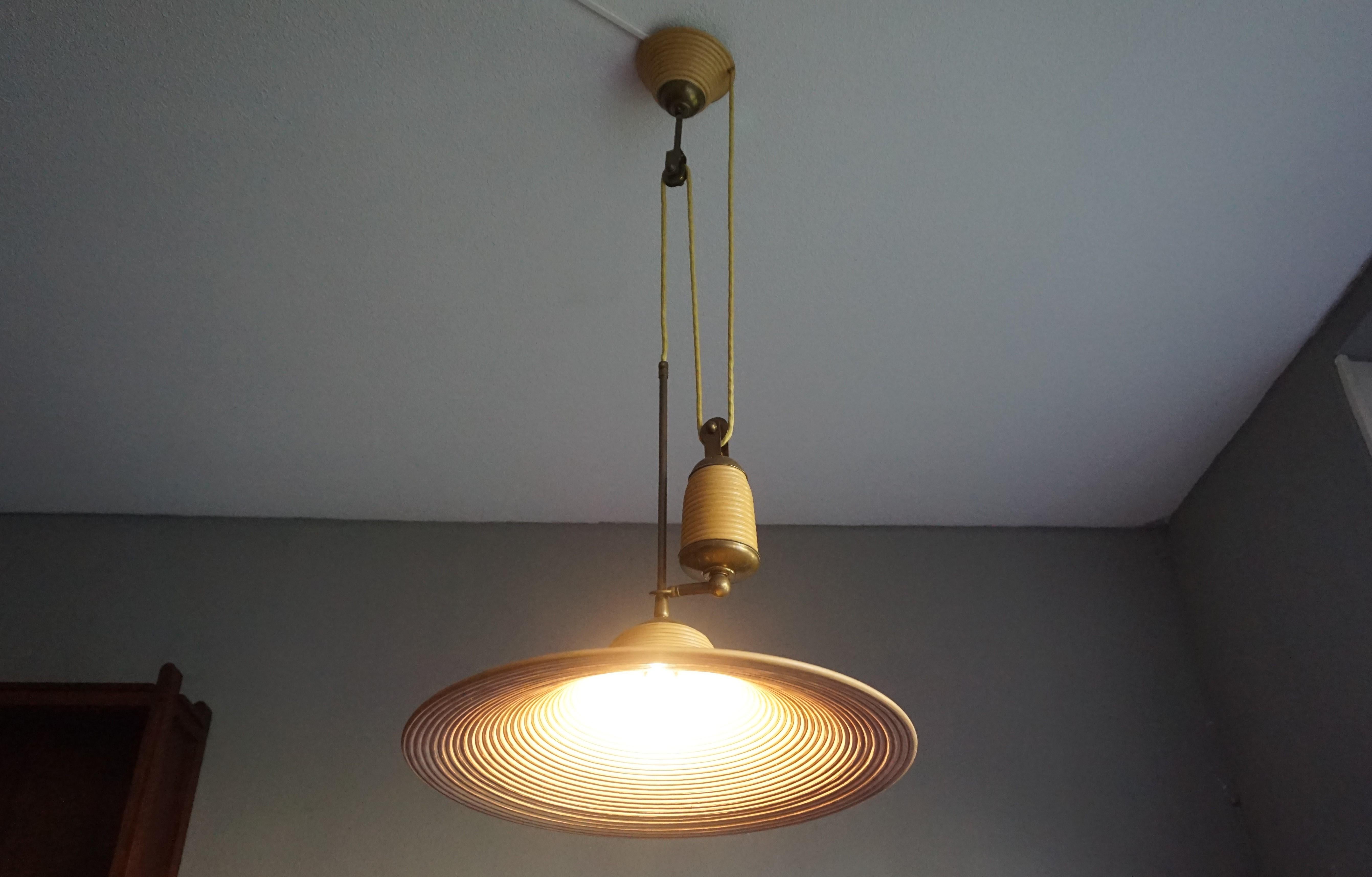 Stylish midcentury made and height adjustable light fixture.

This rare 1970s light fixture is ideal for bringing good style and the perfect kind of light to your midcentury kitchen, hallway, living room, landing etc. This pendant comes with a