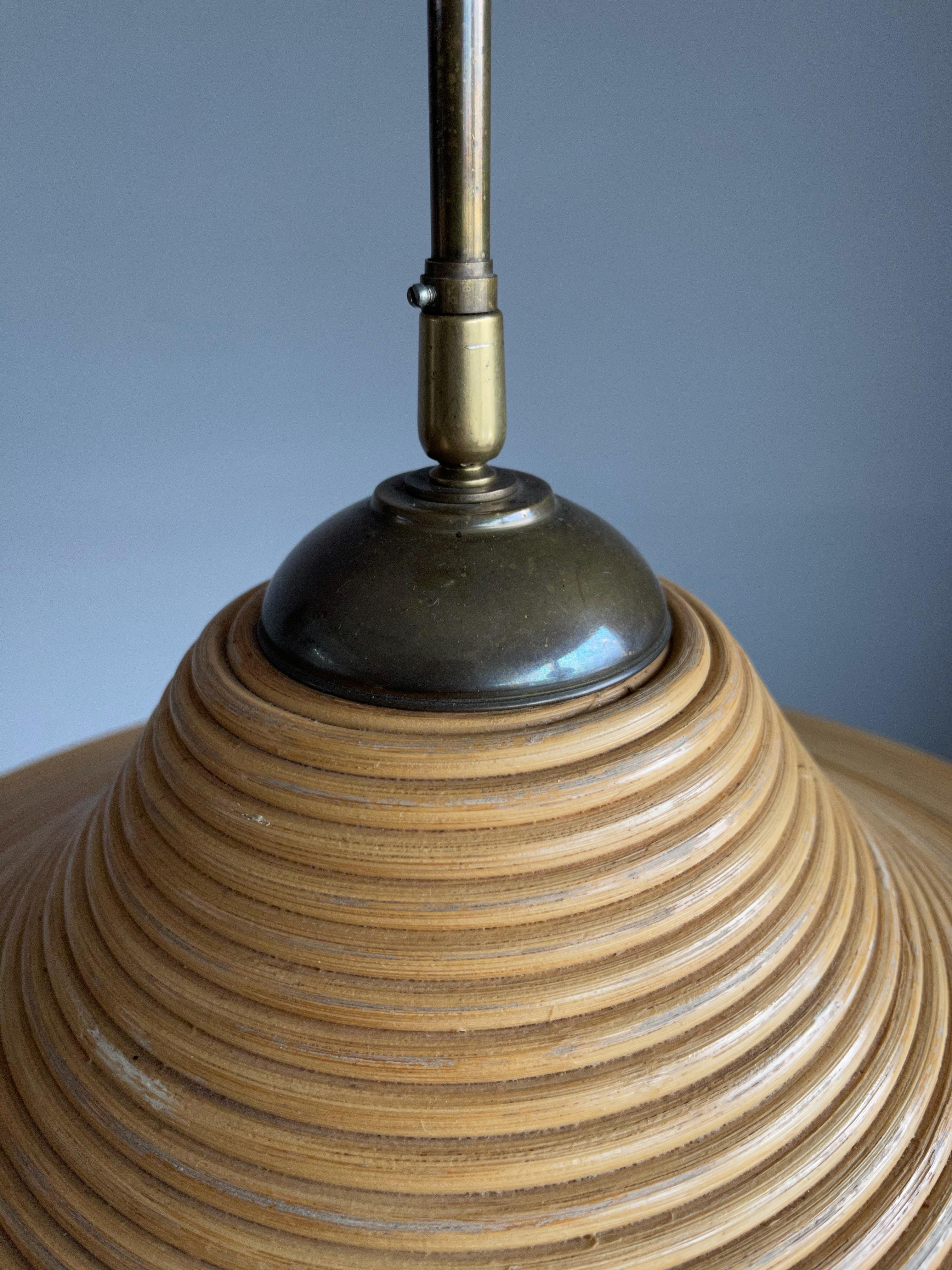 Rare Handcrafted Mid-Century Modern Rattan & Brass Pendant Light / Ceiling Lamp In Excellent Condition In Lisse, NL