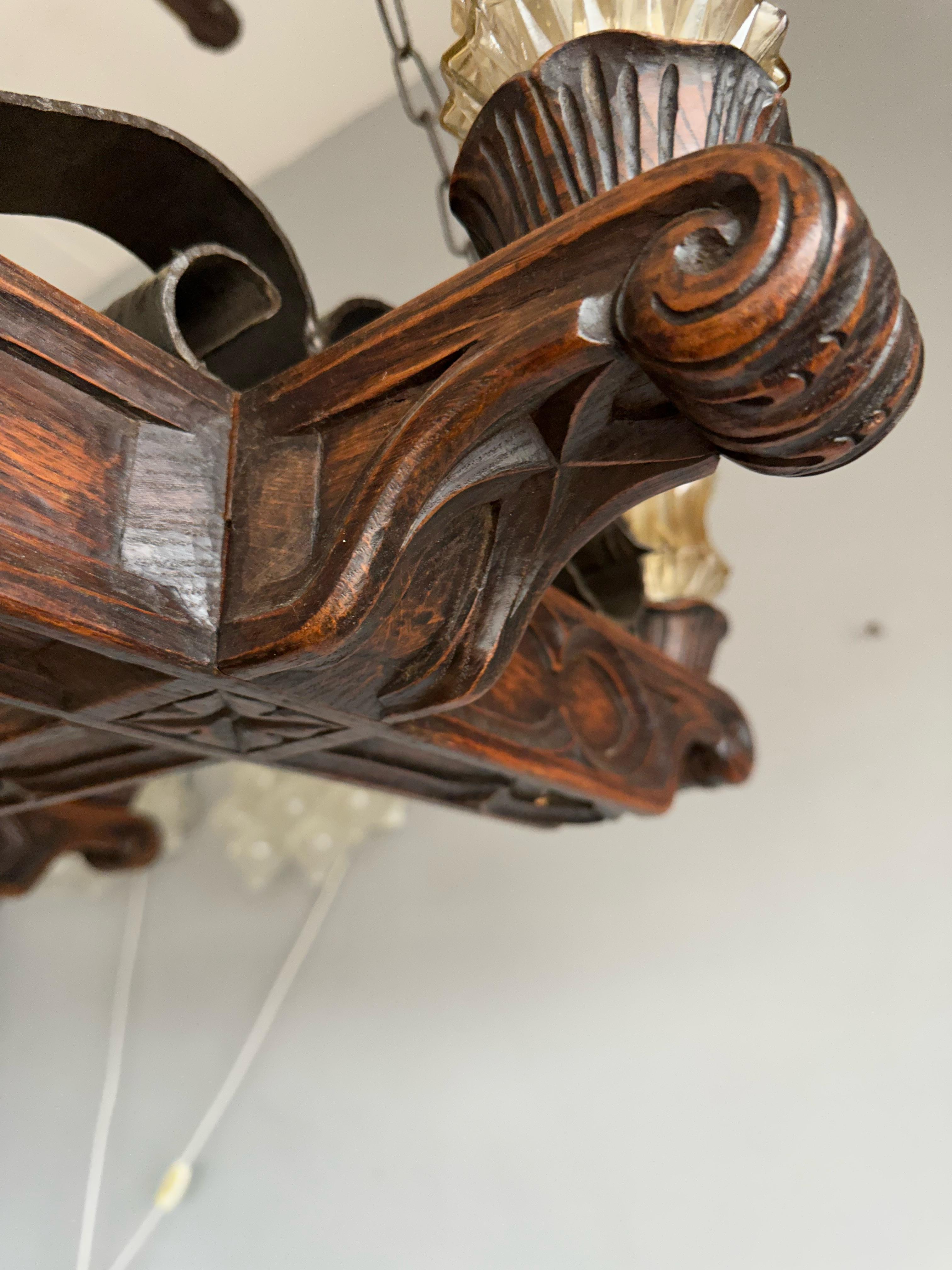 Français Rare lampe à suspension / lustre de Church Revive gothique en Oak et en fer, fabriqué à la main en vente