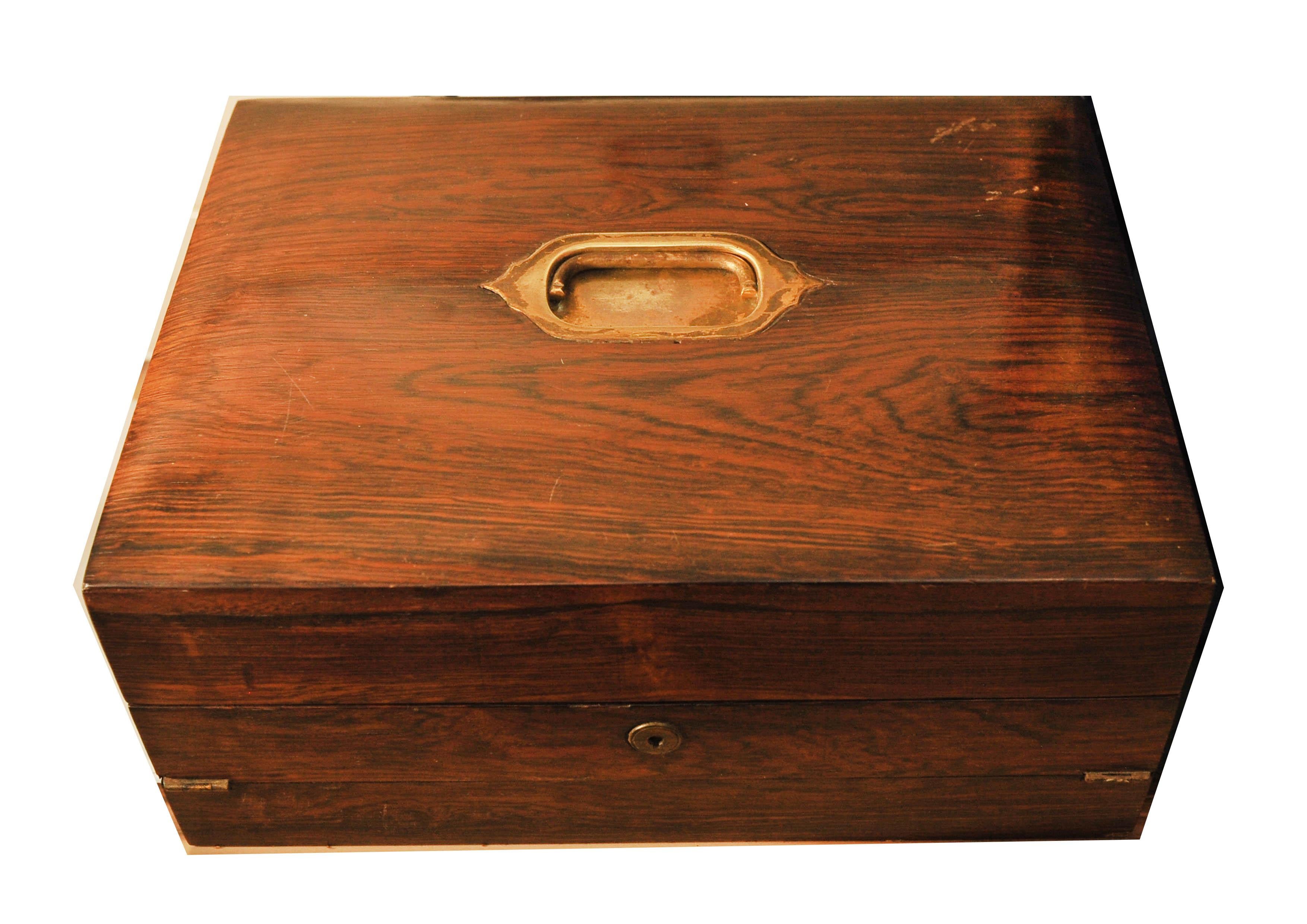 Seltener handgefertigter Regency-Schreibtisch aus Rosenholz mit Klappverschluss aus Leder im Angebot 7