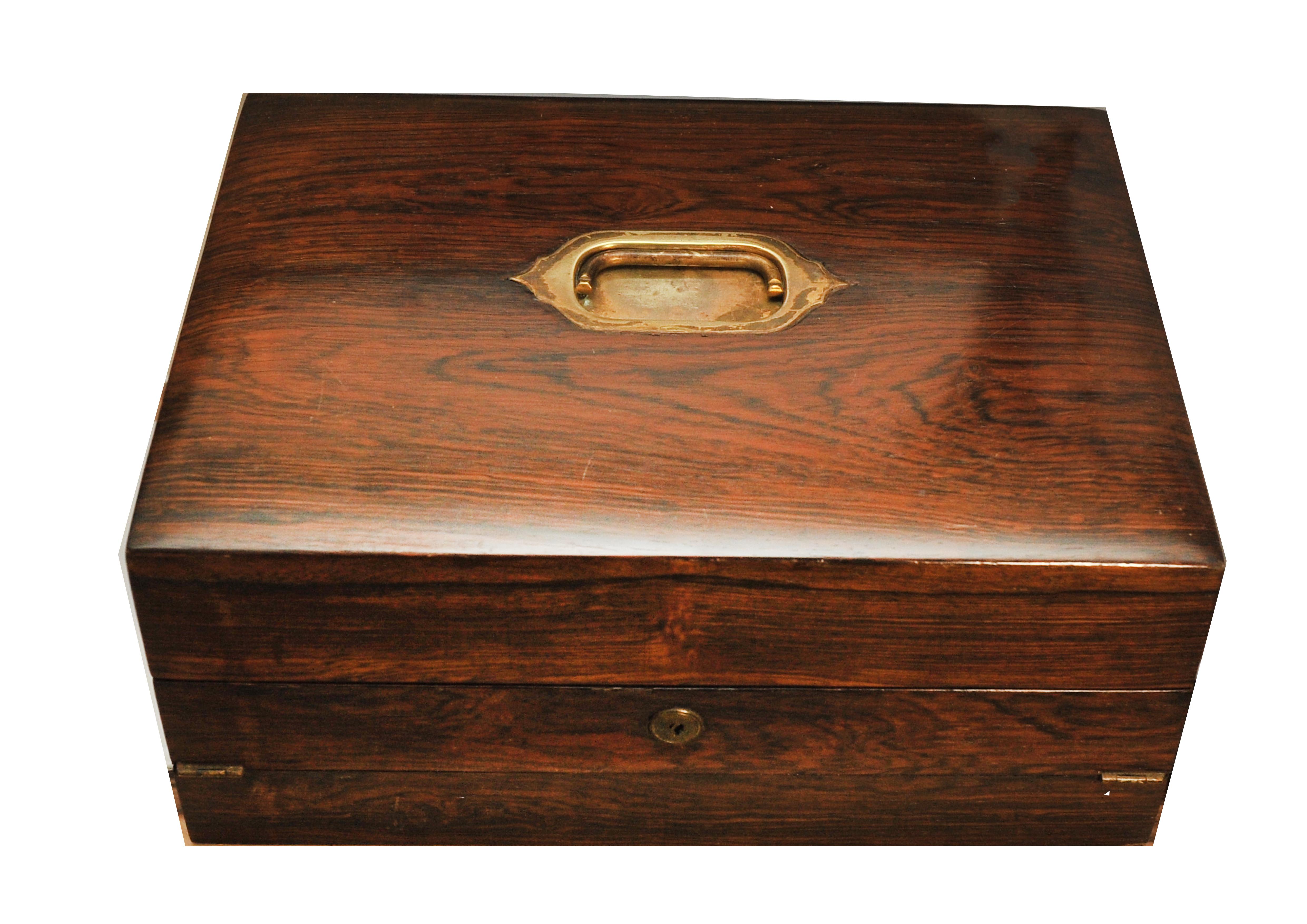 Seltener handgefertigter Regency-Schreibtisch aus Rosenholz mit Klappverschluss aus Leder (Britisch) im Angebot