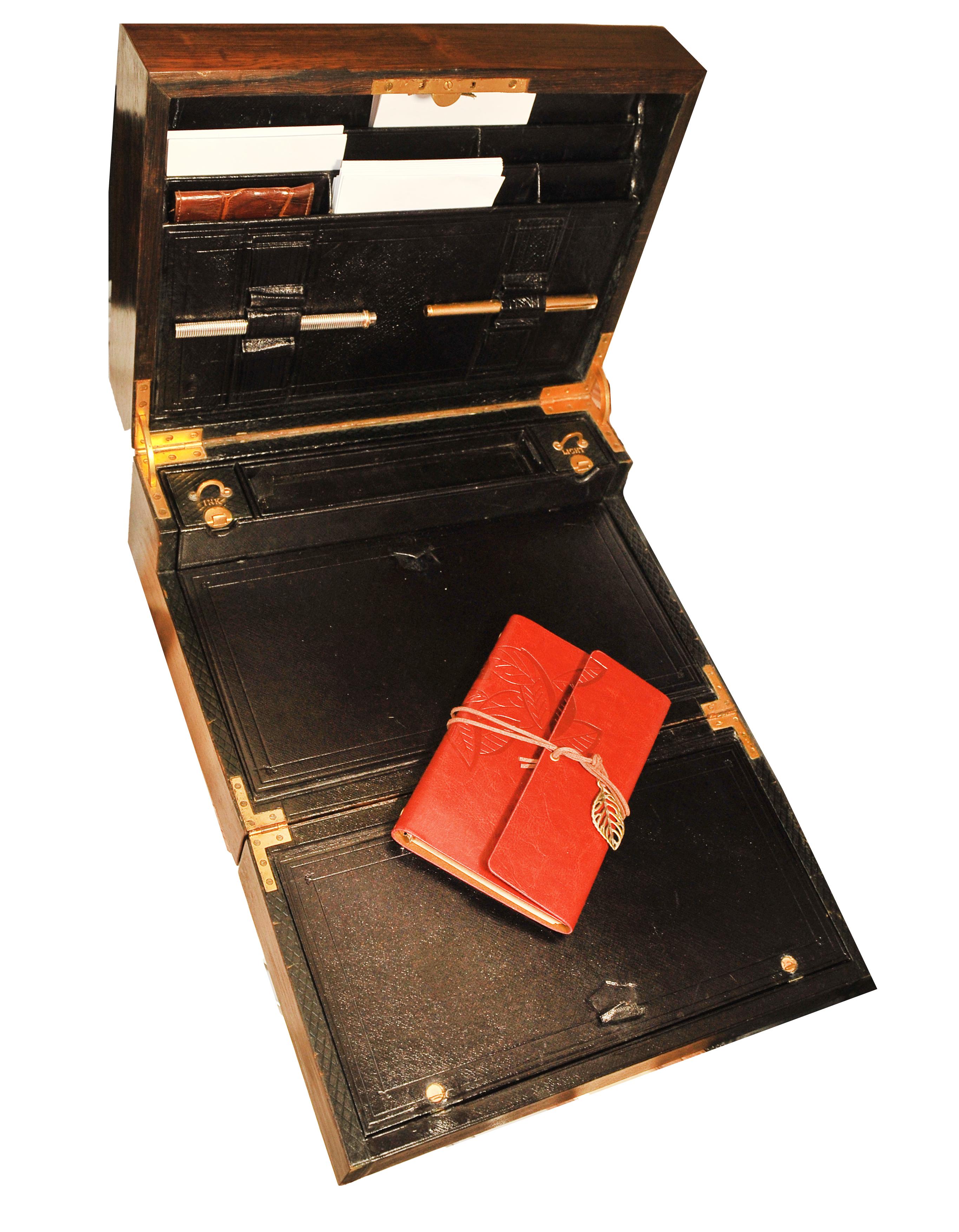 Rare écritoire de style Régence en bois de rose et cuir Foldes, fabriqué à la main en vente 2