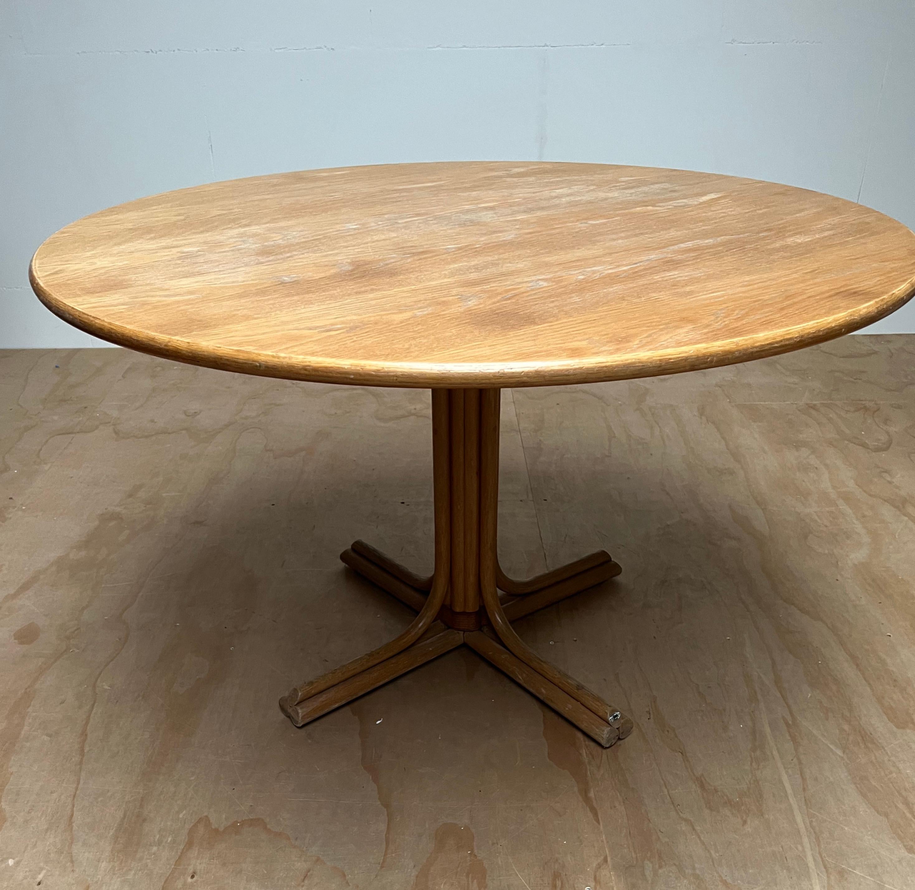 Rare Handcrafted & Stylish Mid-Century Modern Rattan, Leather & Oak Round Table For Sale 5