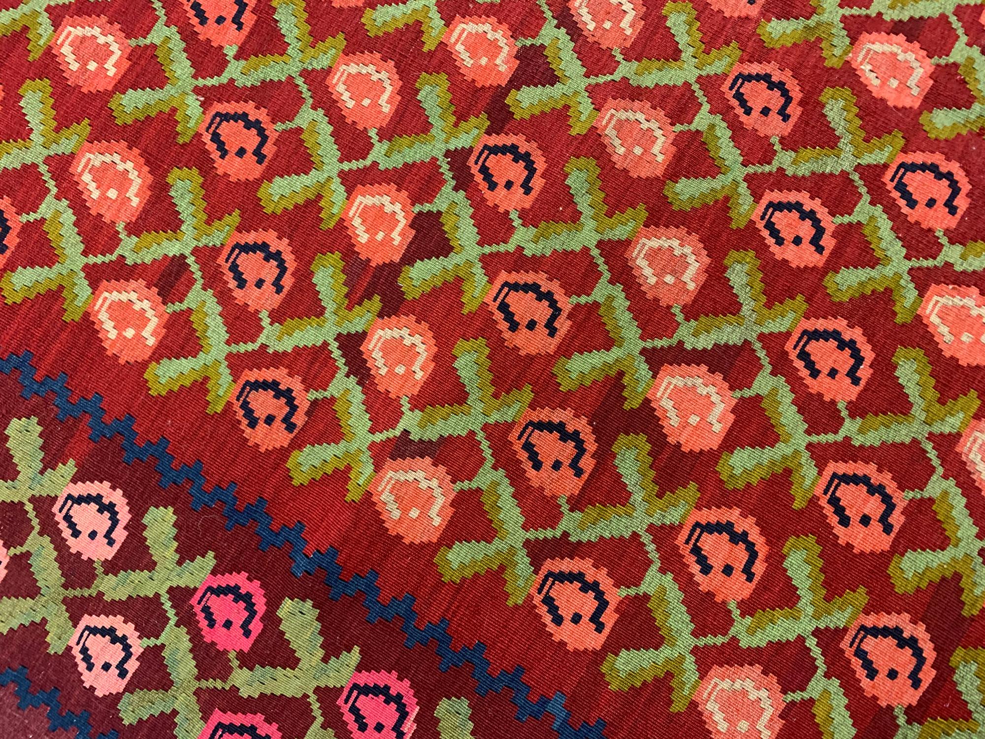 Broderie Rare tapis arménien antique Kilim à fleurs traditionnelles Kilim en vente
