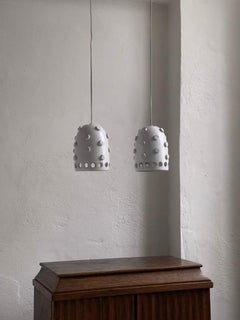 Seltenes Paar, 1970er Jahre, handgefertigte Anhänger aus Steinzeug mit weißer Glasur von Axella Denmark