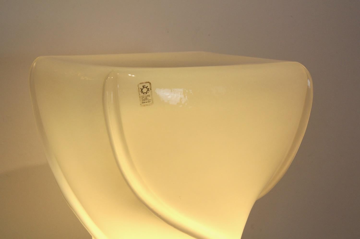 Seltene handgefertigte Leucos-Tischlampe, limitierte Auflage in weißem, opalisierendem Glas im Angebot 3