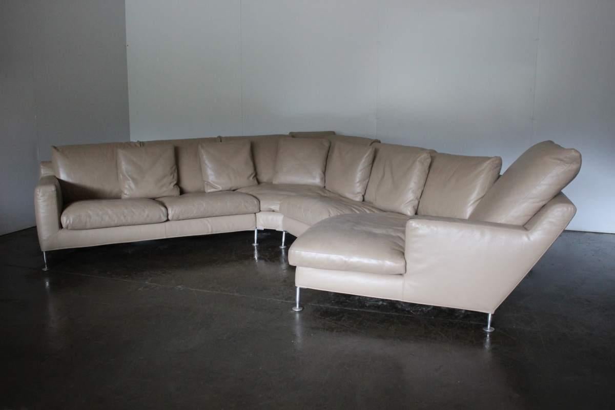 Contemporary Rare Handsome B&B Italia “Harry” 6-Seat L-Shape Chaise-End Sofa & Ottoman in Pal For Sale