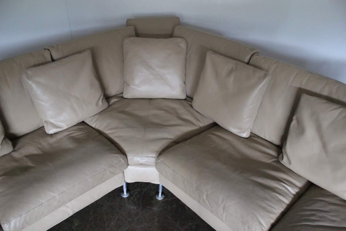Rare Handsome B&B Italia “Harry” 6-Seat L-Shape Chaise-End Sofa & Ottoman in Pal For Sale 1