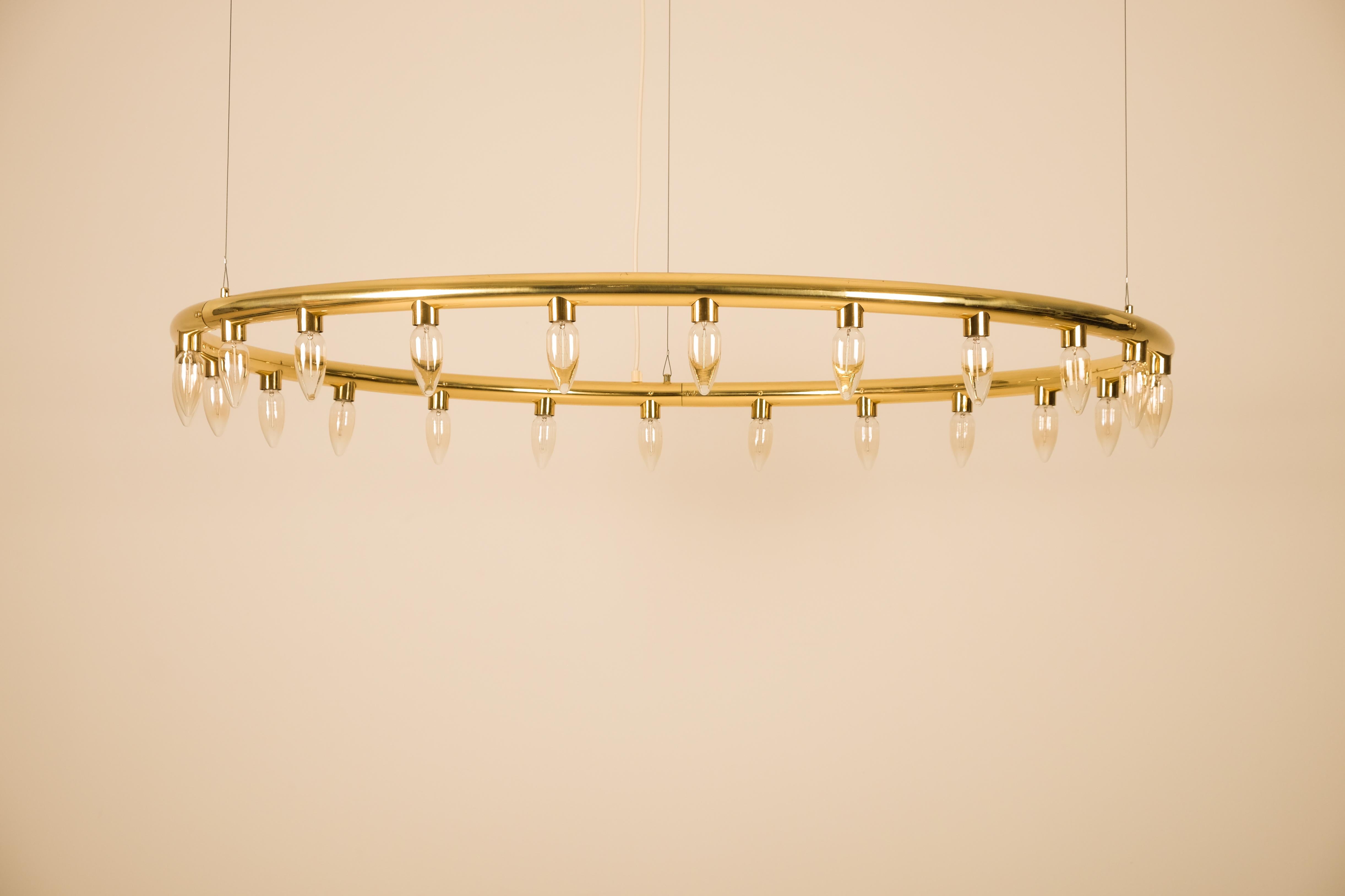 Rare lustre en laiton Hans-Agne Jakobsson, années 1970 en vente 1