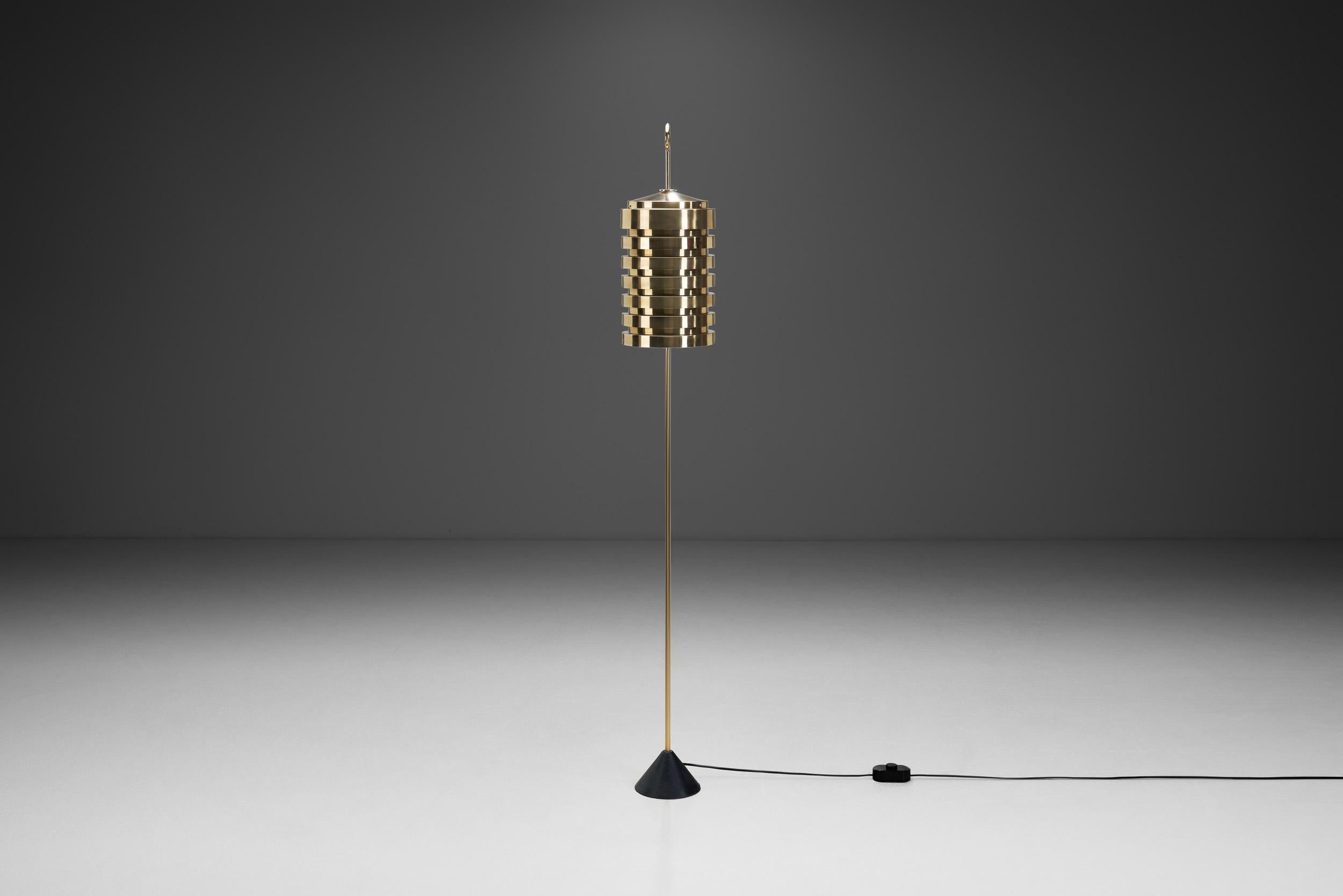 Rare lampadaire en laiton Hans-Agne Jakobsson pour AB Markaryd, Suède vers les années 1960 Bon état - En vente à Utrecht, NL