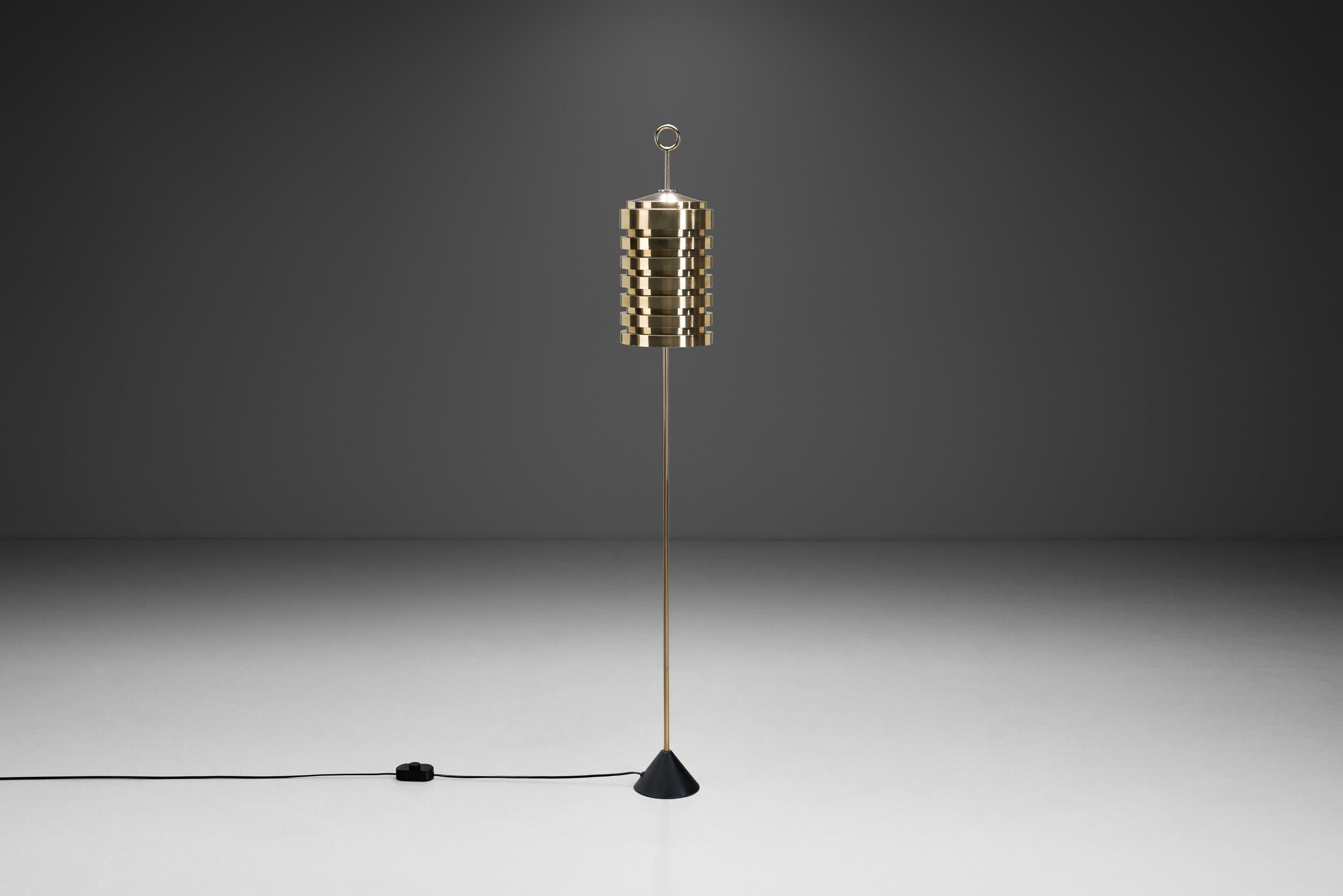 Laiton Rare lampadaire en laiton Hans-Agne Jakobsson pour AB Markaryd, Suède vers les années 1960 en vente