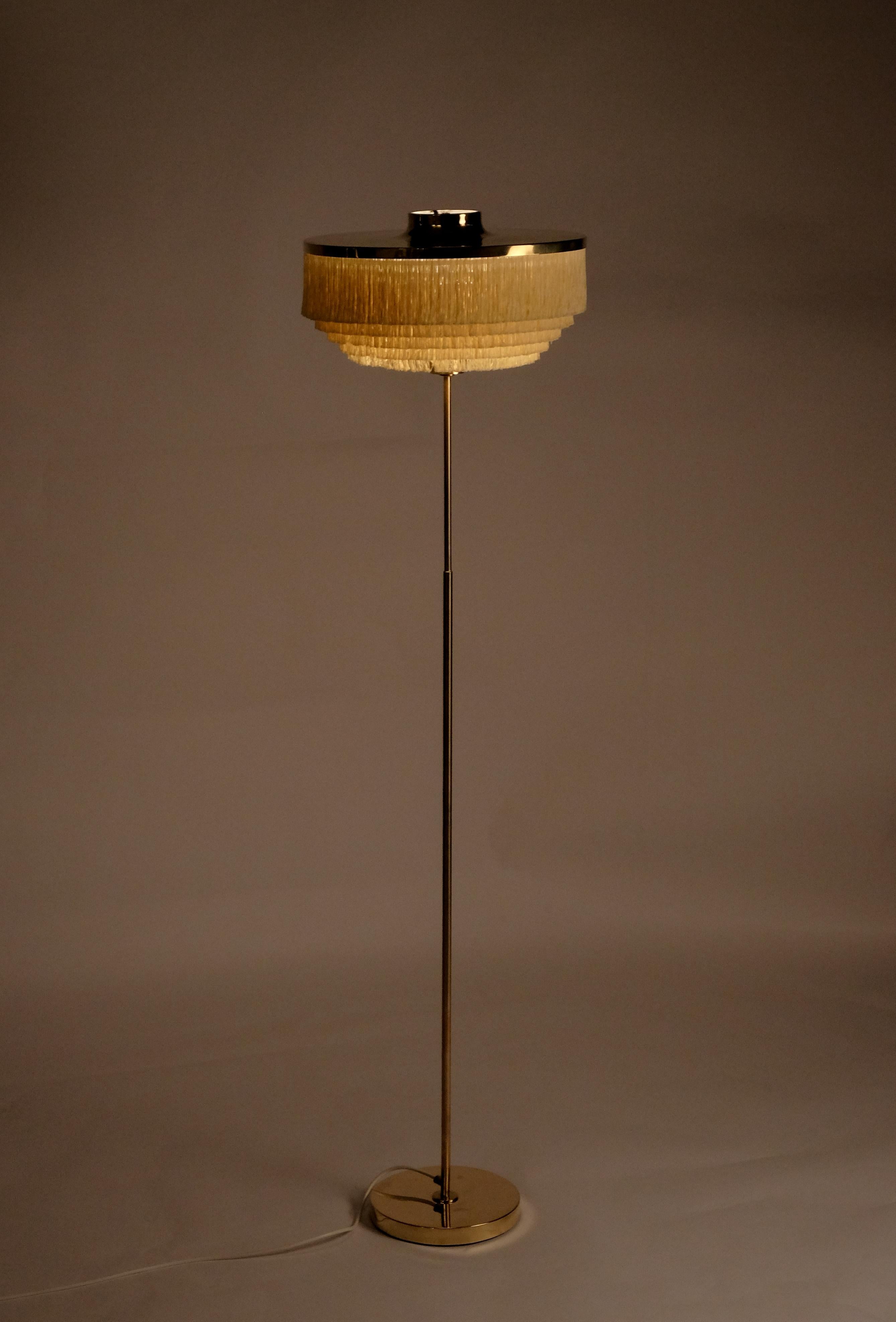 Produit par Hans-Agne Jakobsson AB à Markaryd, Suède.
Remarque : le prix indiqué est celui d'un (1) lampadaire. 