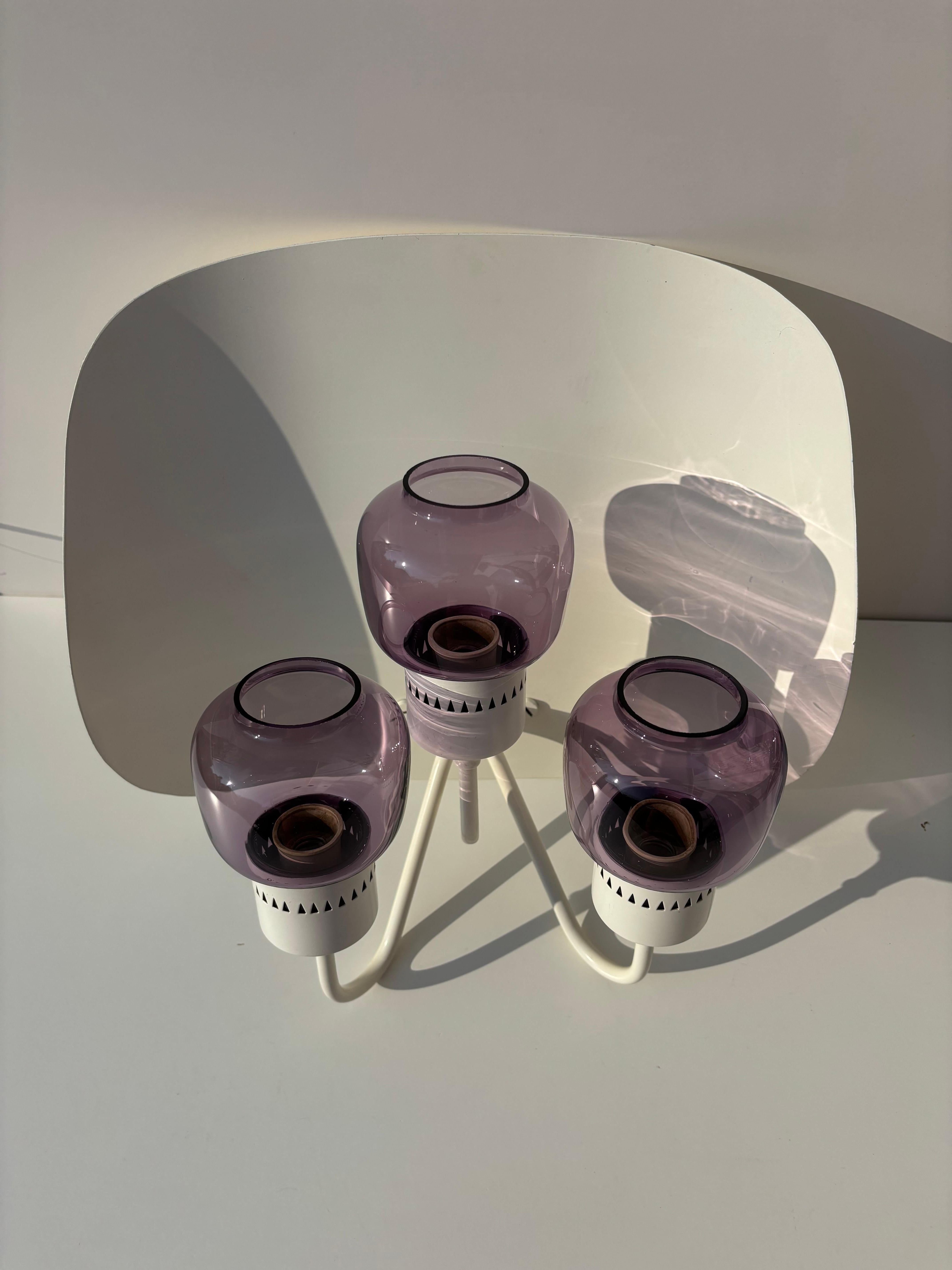 Rare applique à trois bras en verre violet Hans-Agne Jakobsson, années 1960 Bon état - En vente à Copenhagen, DK