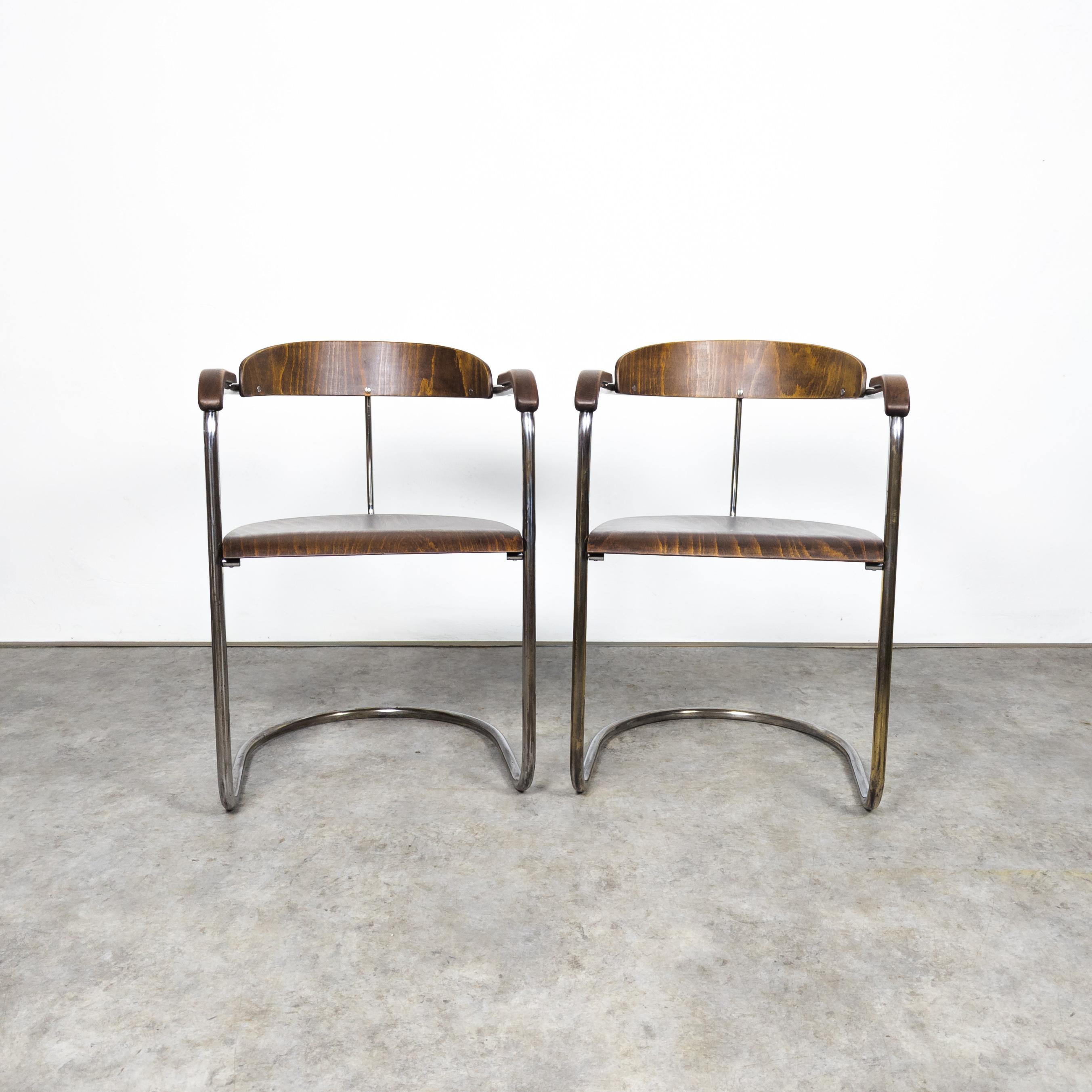 Rare Hans and Wassily Luckhardt SS 33 armchairs variant  For Sale 1