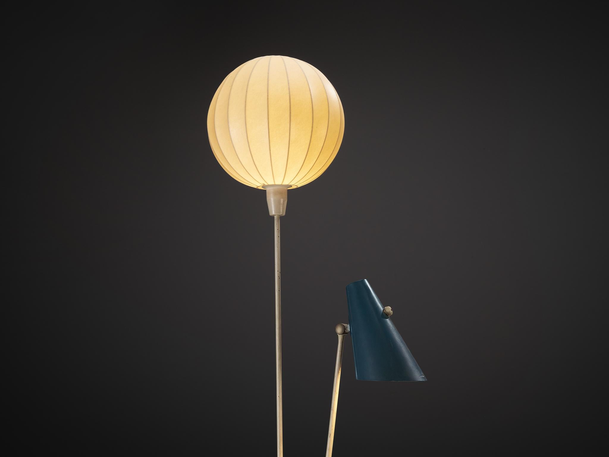 Rara lámpara de pie de dos brazos Hans Bergström para Ateljé Lyktan con pantalla Cocoon Escandinavo moderno en venta