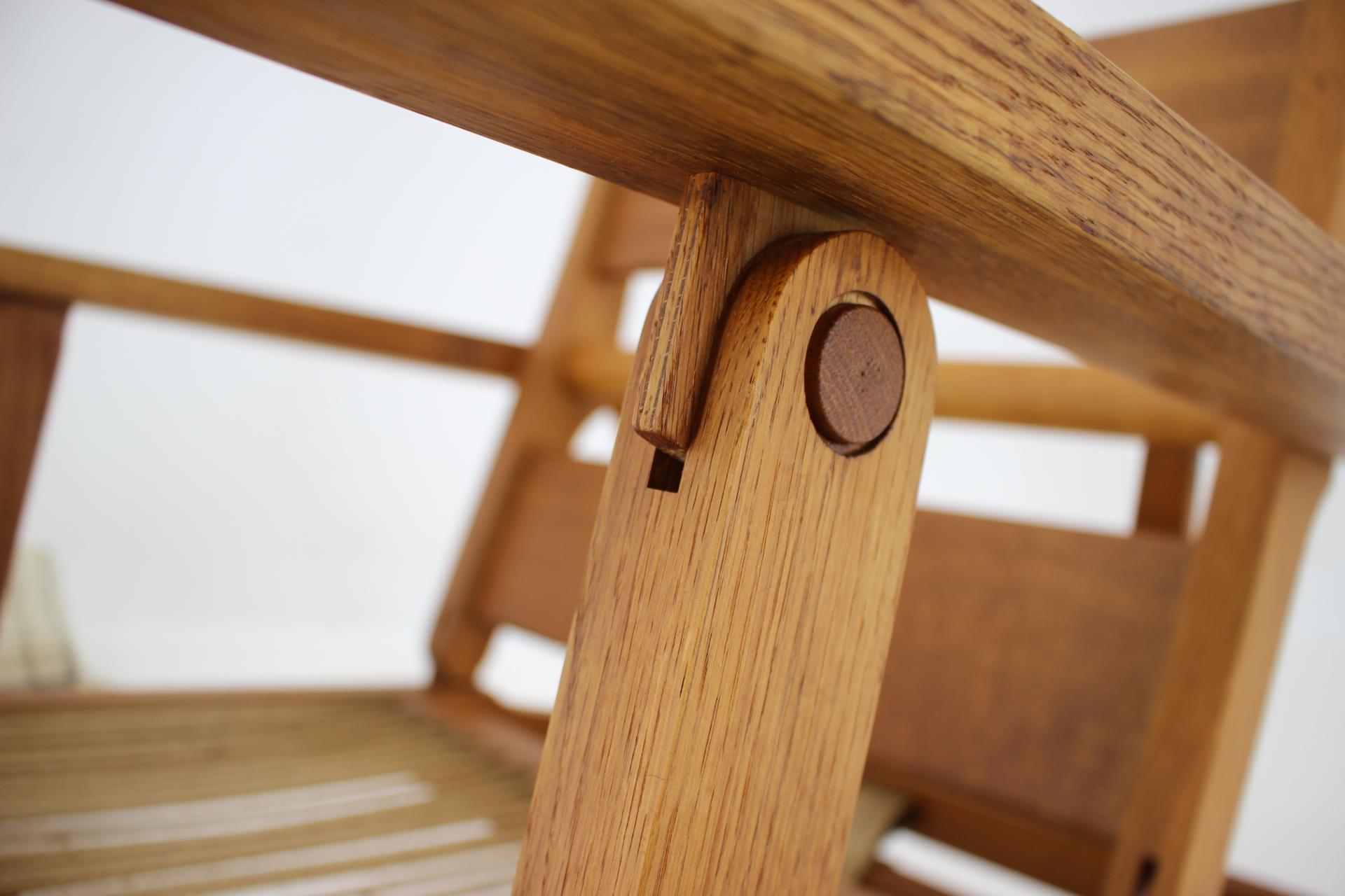 Seltener Hans J. Wegner  Liegesessel aus Eichenholz Modell AP71, Dänemark 1968 im Angebot 12