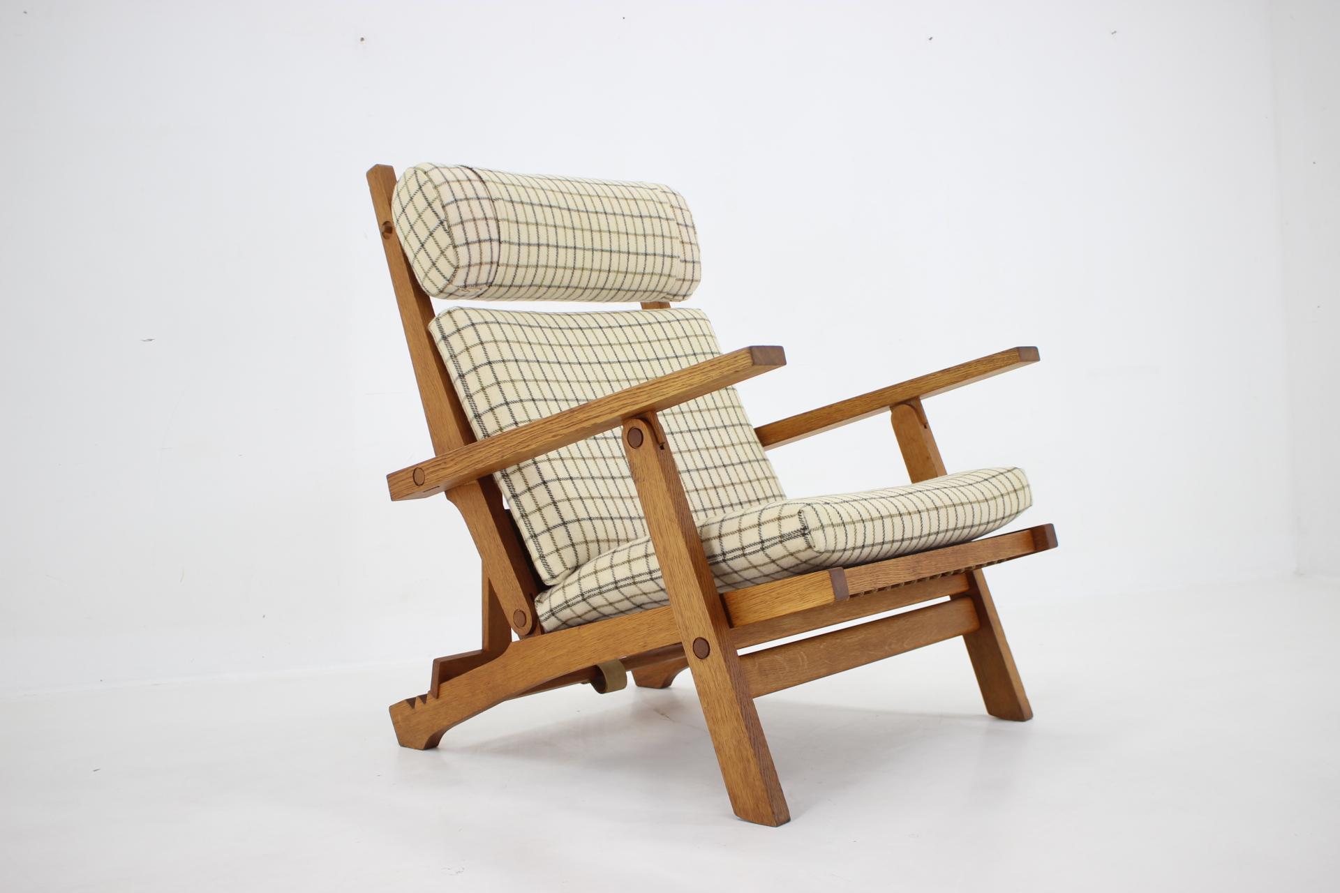 Rare Hans J. Wegner  Oak Reclining Lounge Chair Model AP71, Denmark 1968  In Good Condition For Sale In Praha, CZ