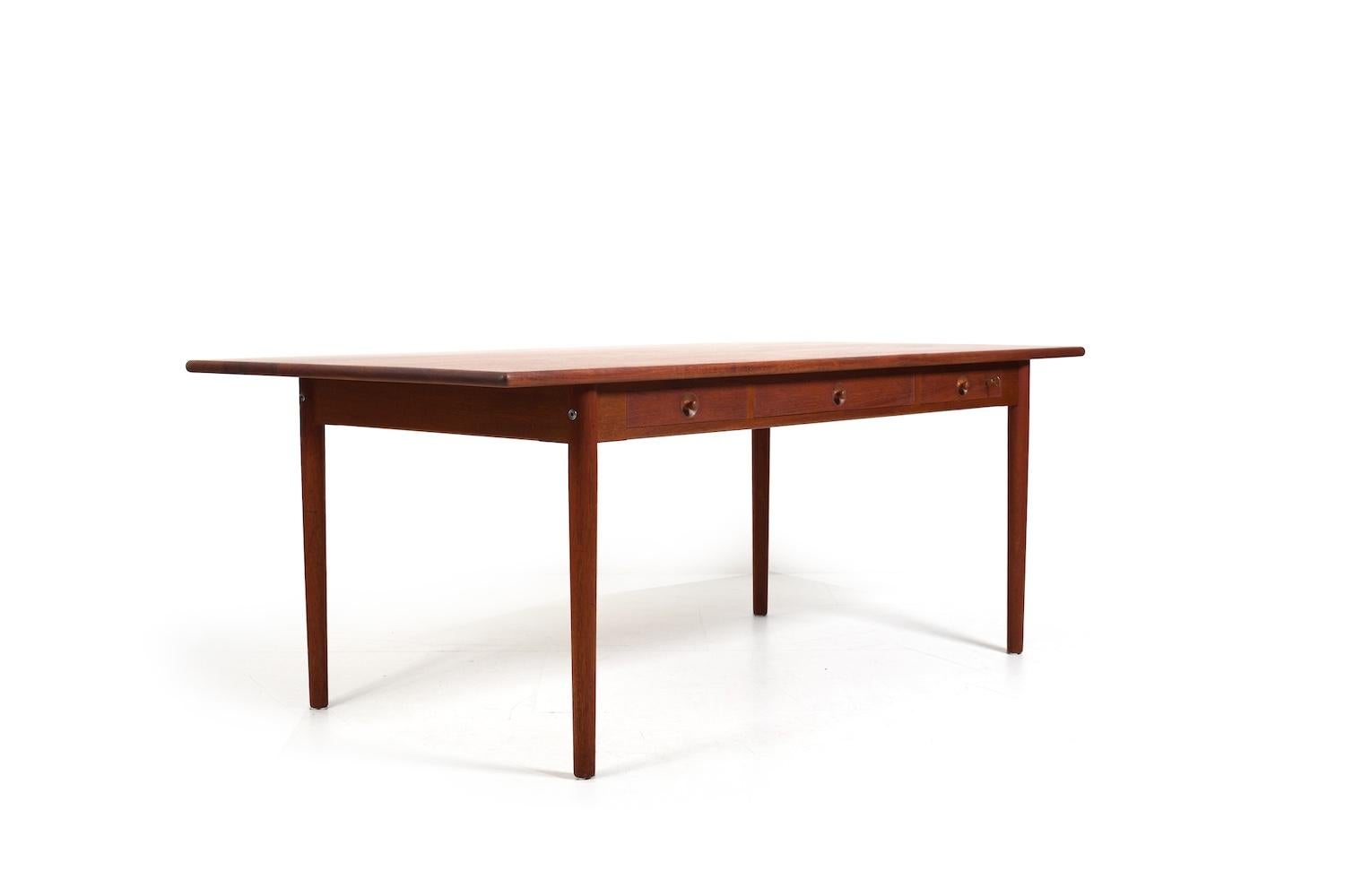 Rare Hans J. Wegner PP-312 Teak Desk 1960s. In Good Condition For Sale In Handewitt, DE