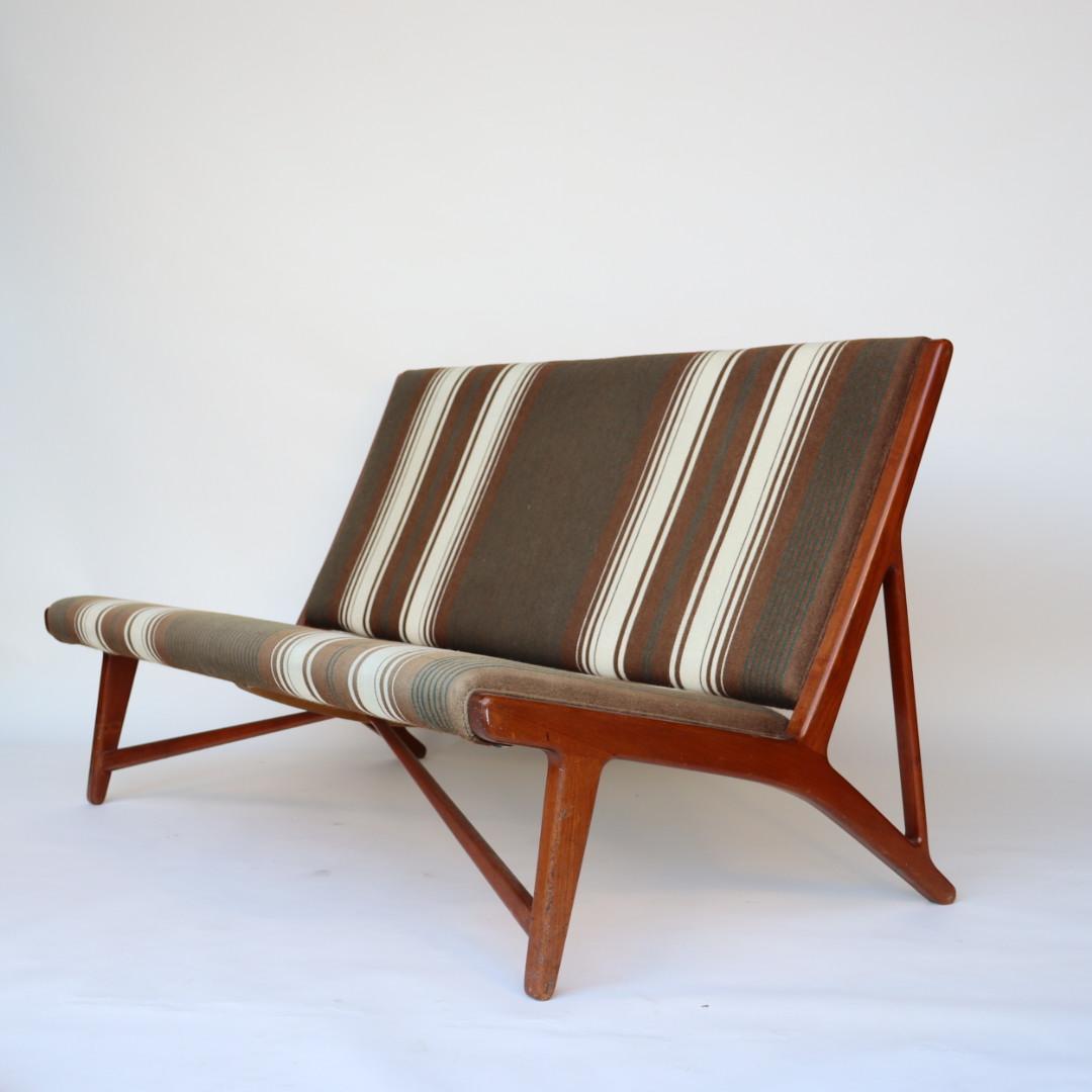 We are so excited to present this gorgeous rare Hans J. Wegner Settee For Johannes Hansen, Model JH 555, with slanted upholstered seat and back, on a teak base, in original woven striped wool upholstery. Branded with the manufacturer's stamp with