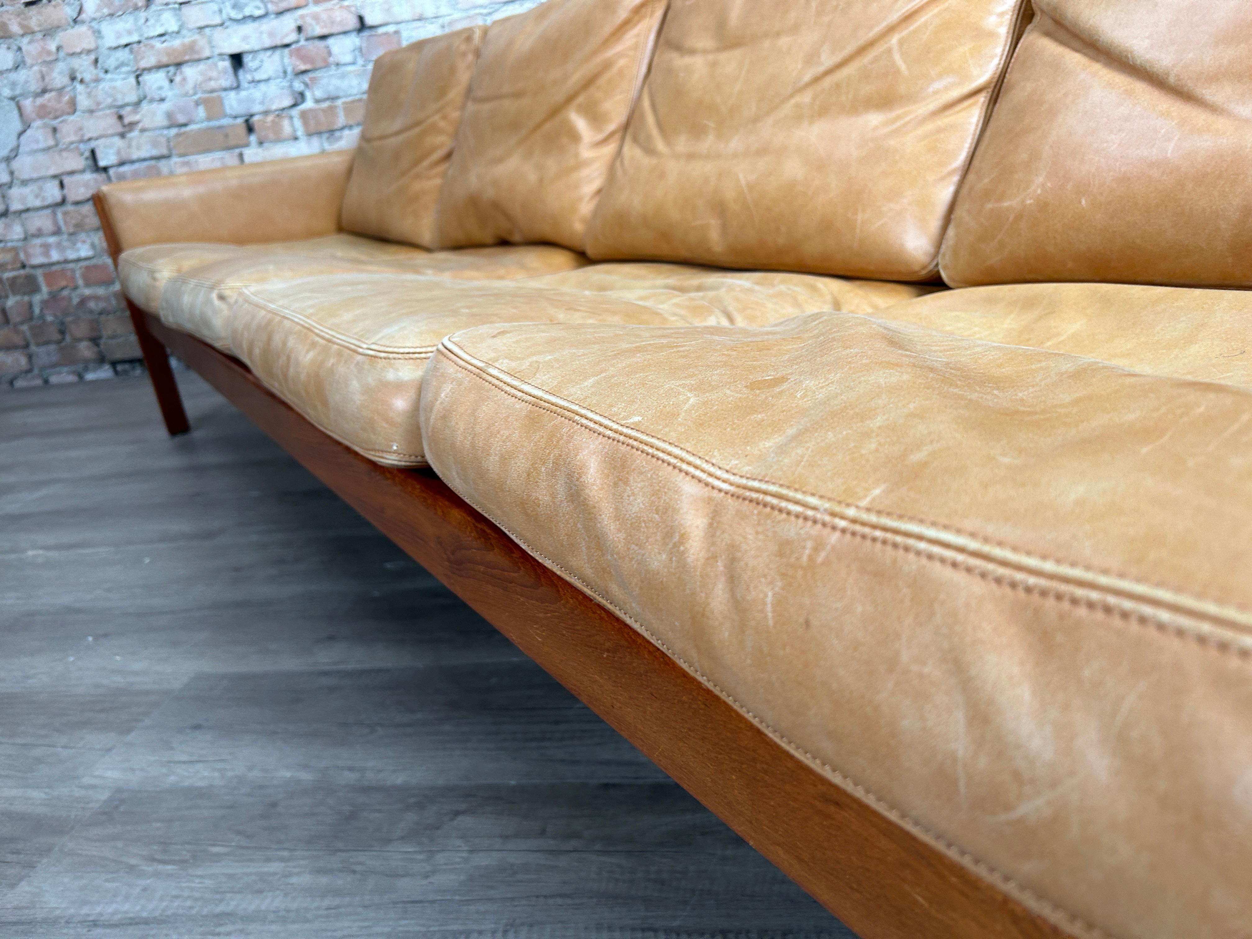 Seltenes Hans Wegner AP62 / 4 Sofa von AP Stolen aus Palisanderholz und Leder im Angebot 4