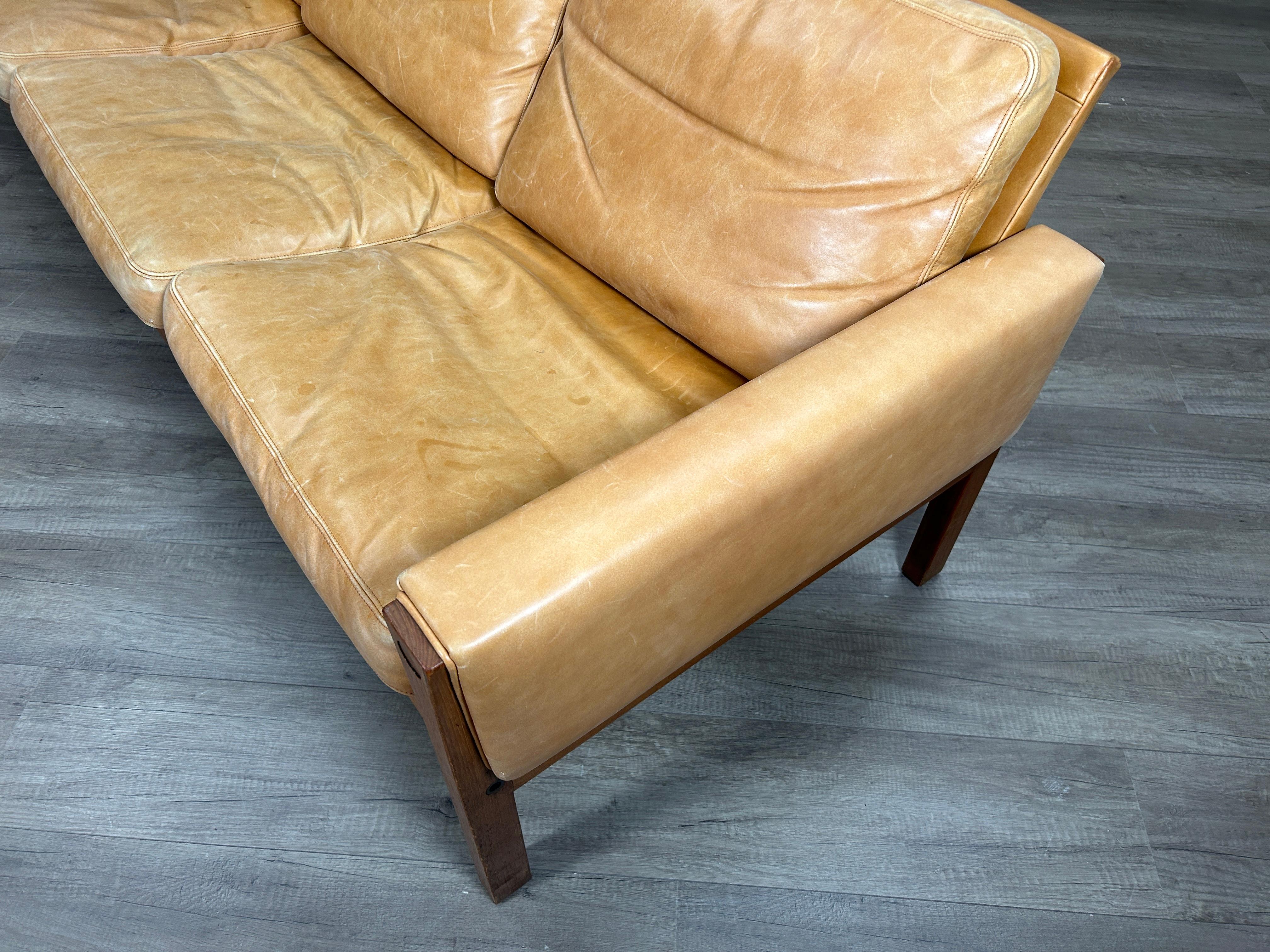 Rare Hans Wegner AP62 / 4 sofa by AP Stolen in Rosewood and Leather For Sale 6