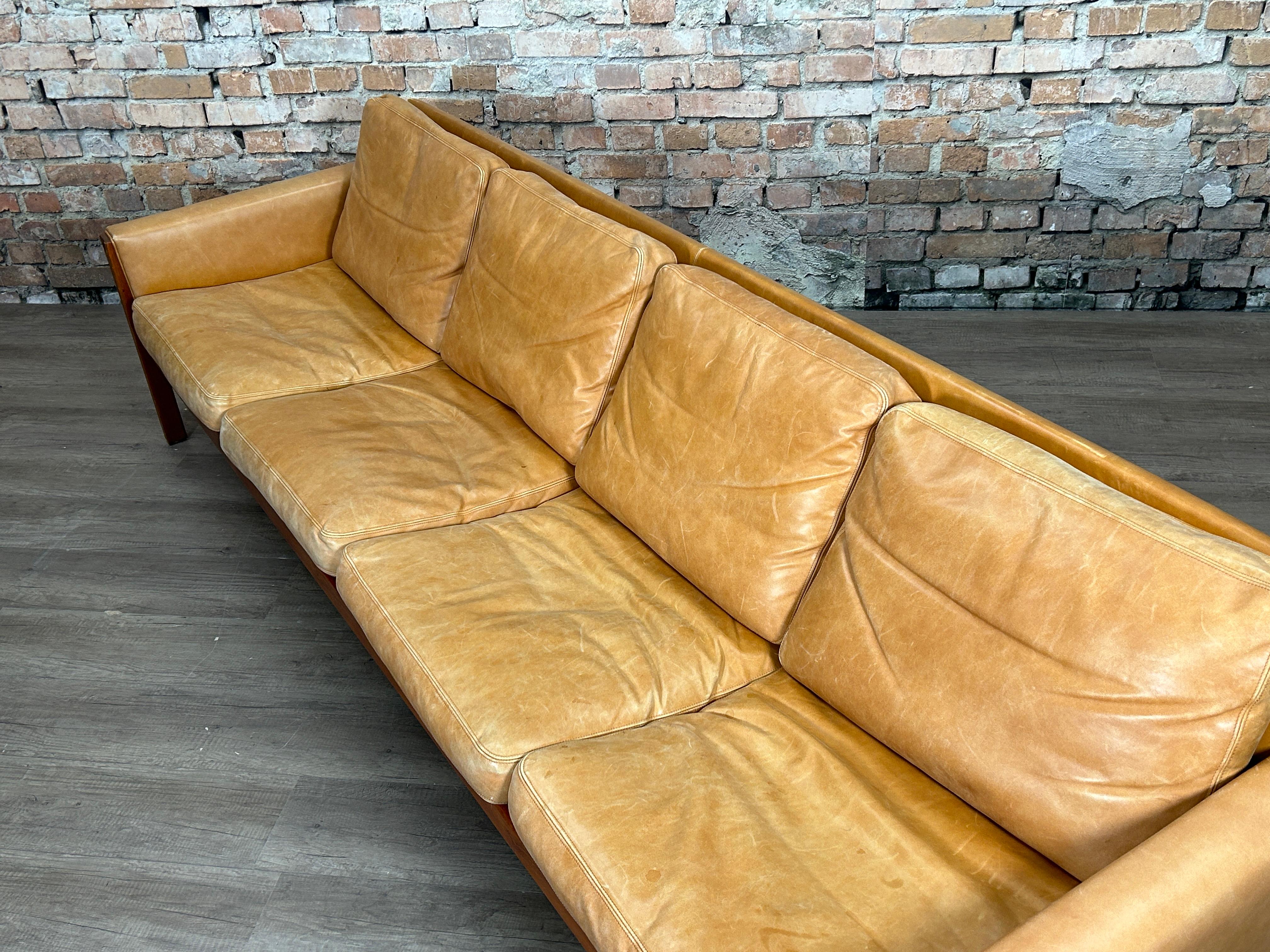 Rare Hans Wegner AP62 / 4 sofa by AP Stolen in Rosewood and Leather For Sale 7