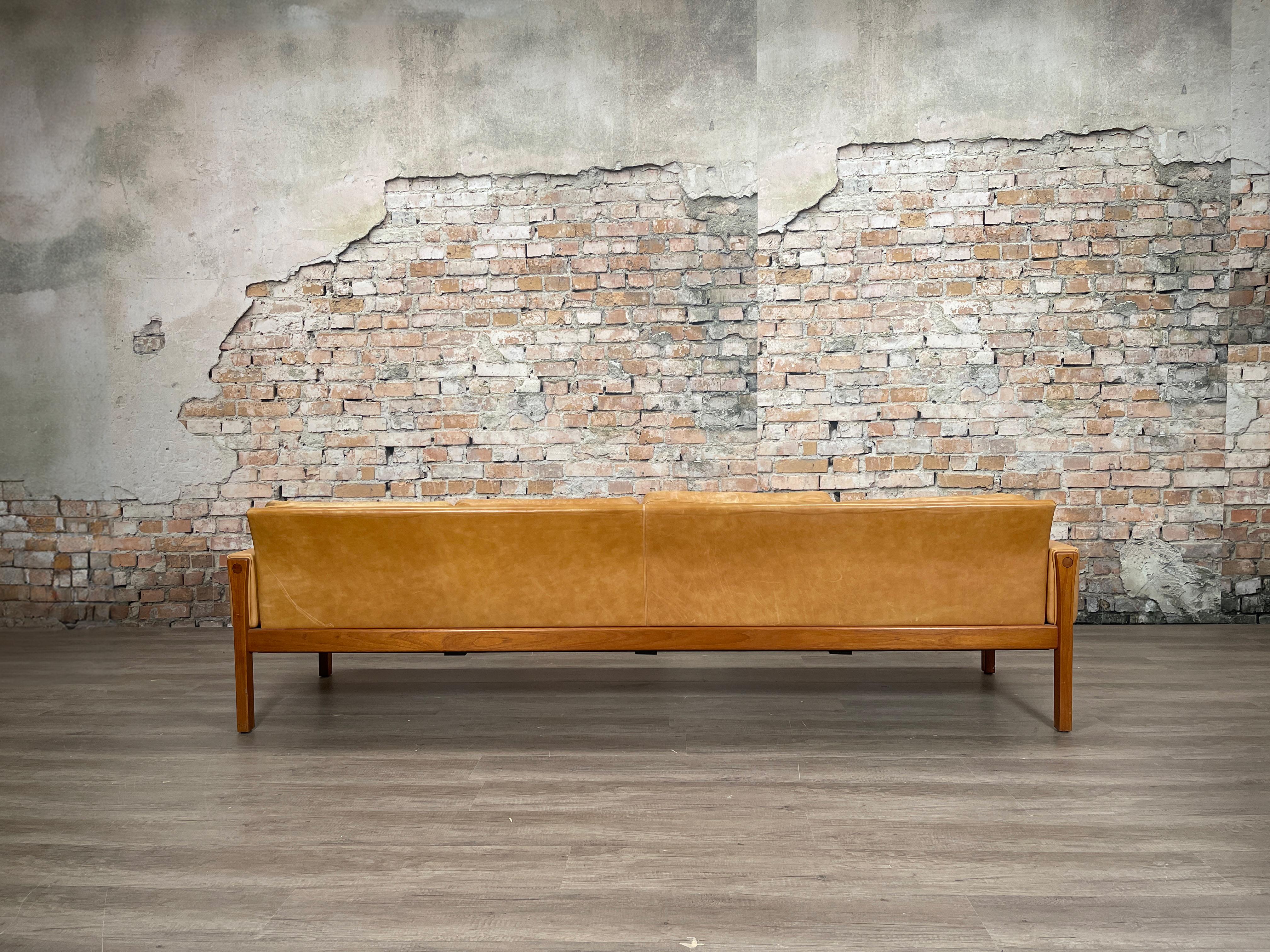 Seltenes Hans Wegner AP62 / 4 Sofa von AP Stolen aus Palisanderholz und Leder (Mitte des 20. Jahrhunderts) im Angebot