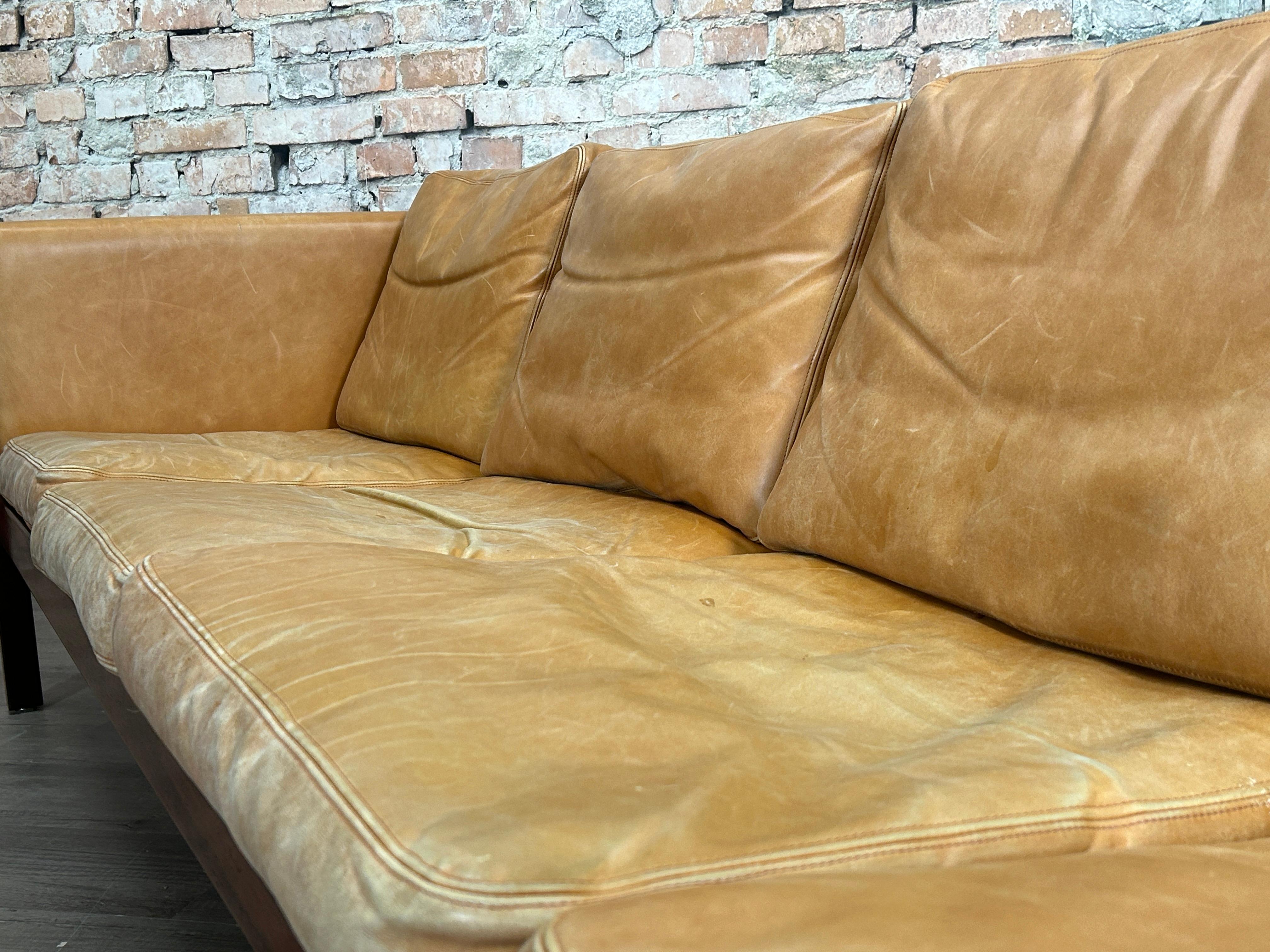 Seltenes Hans Wegner AP63 / 4 Sofa von AP Stolen aus Palisanderholz und Leder im Angebot 4