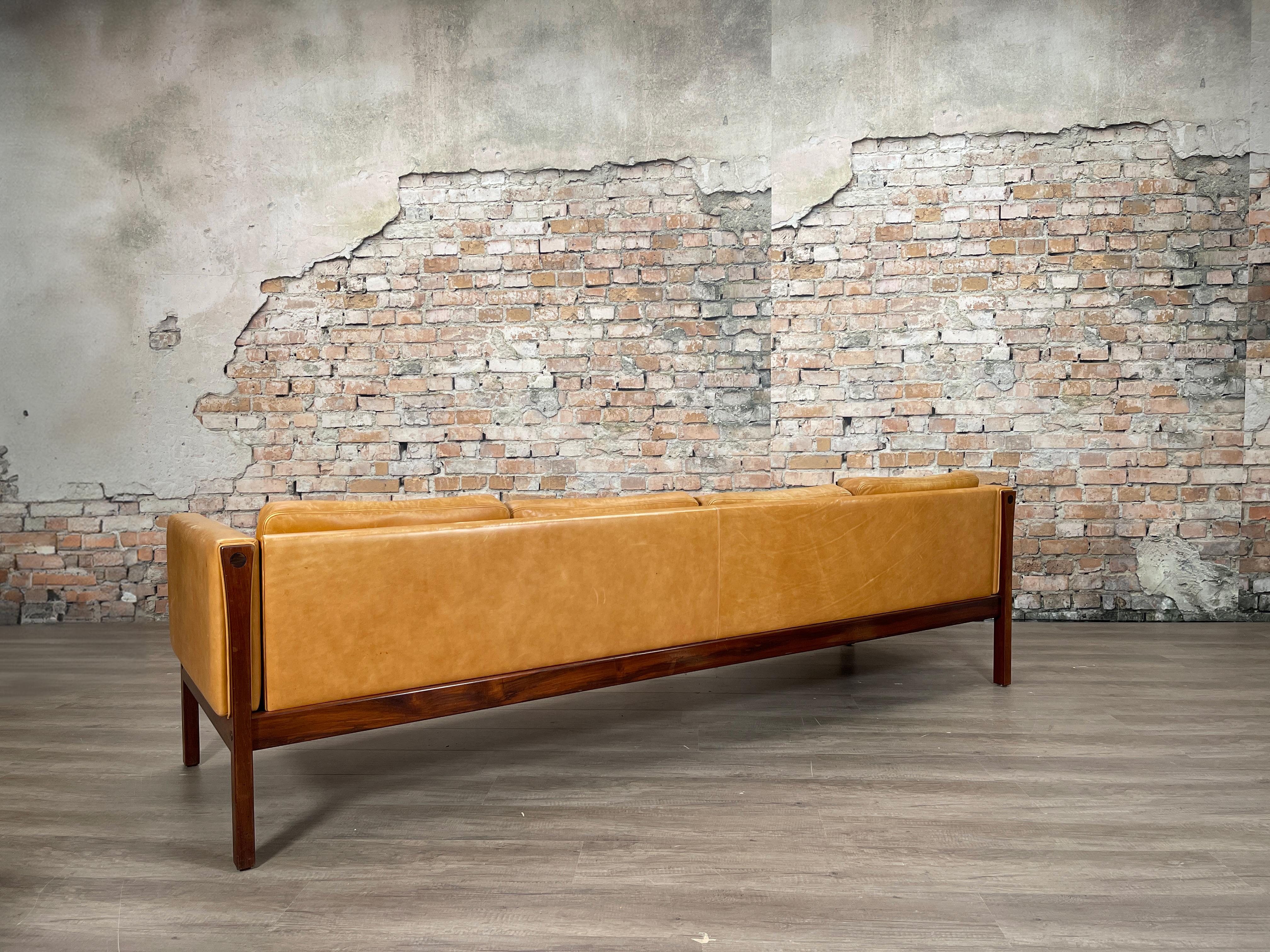 Mid-20th Century Rare Hans Wegner AP63 / 4 sofa by AP Stolen in Rosewood and Leather For Sale