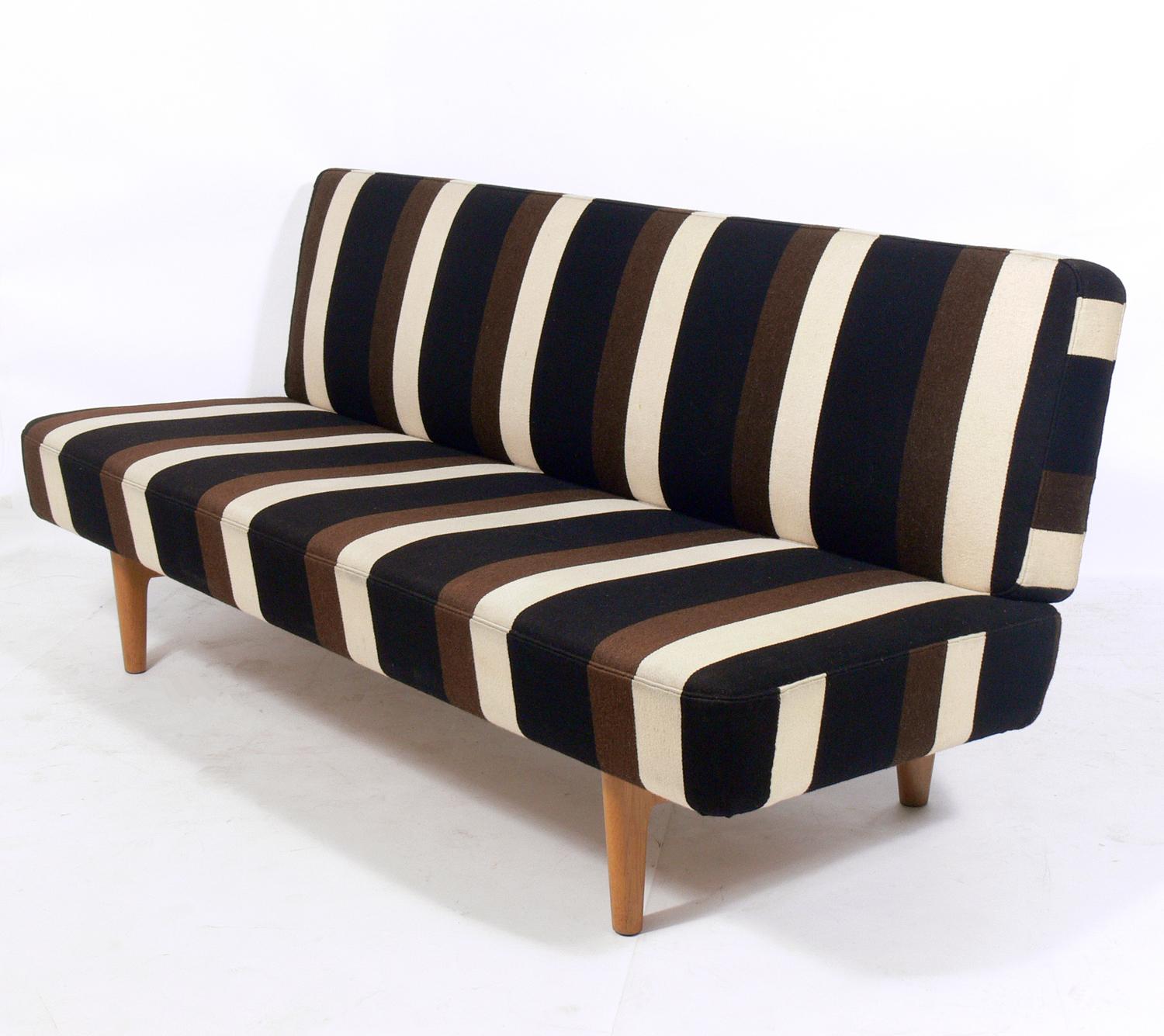 Seltenes Hans Wegner Sofa in Originalstoff (Moderne der Mitte des Jahrhunderts)