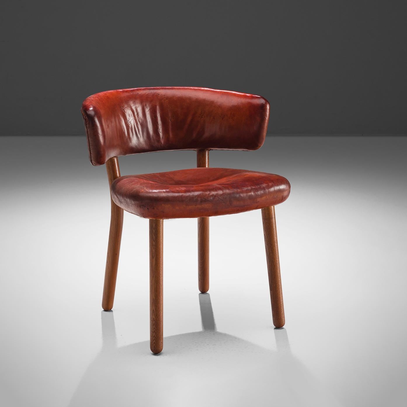 Scandinavian Modern Rare Hansen & Jørgensen Chair in Original Leather and Gardella 'Arenzano' Lamp