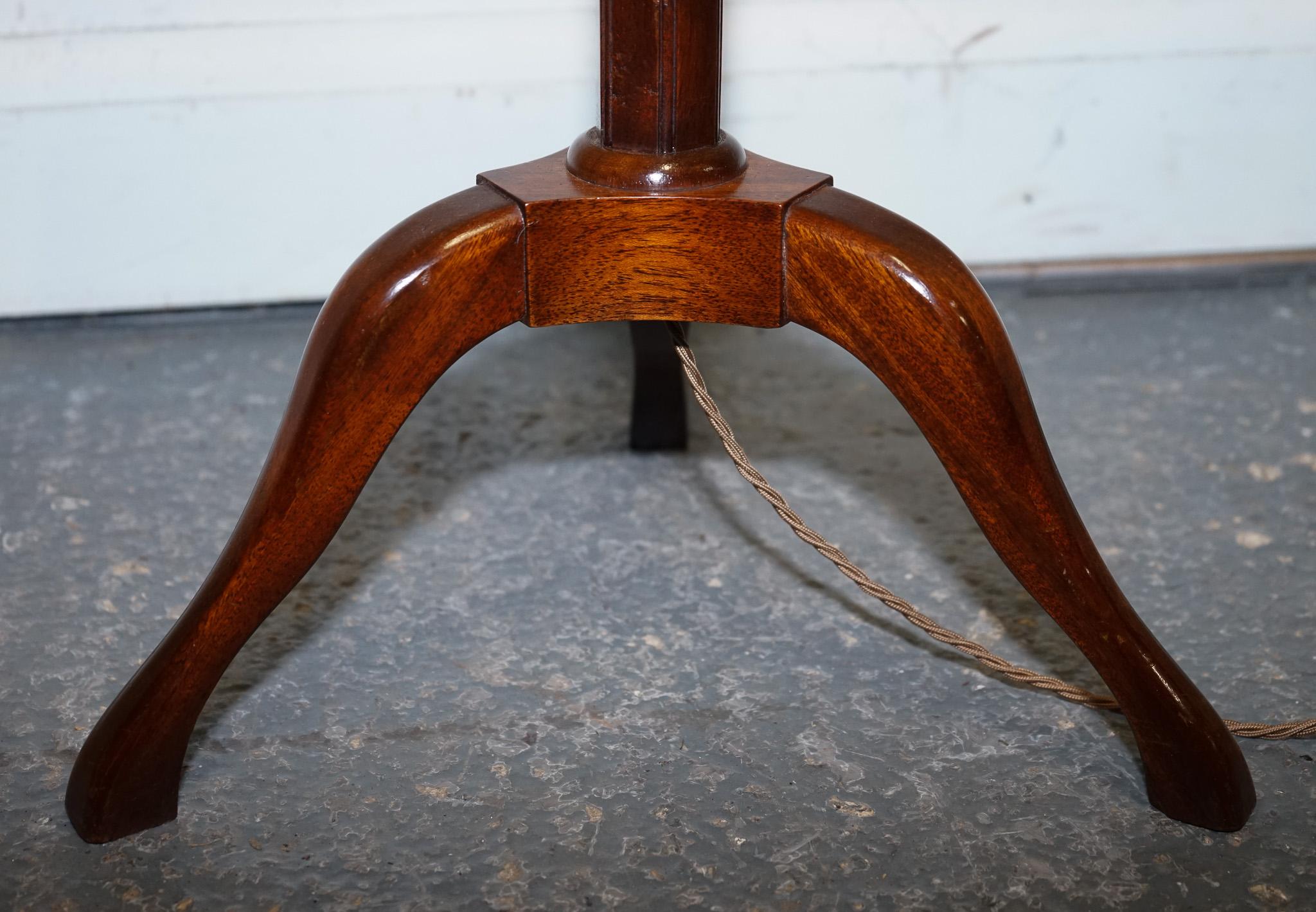 RARE HARRODS LONDON ENGLISH READING LAMP STAND SIDE TABLE WiTH LAMP For Sale 4