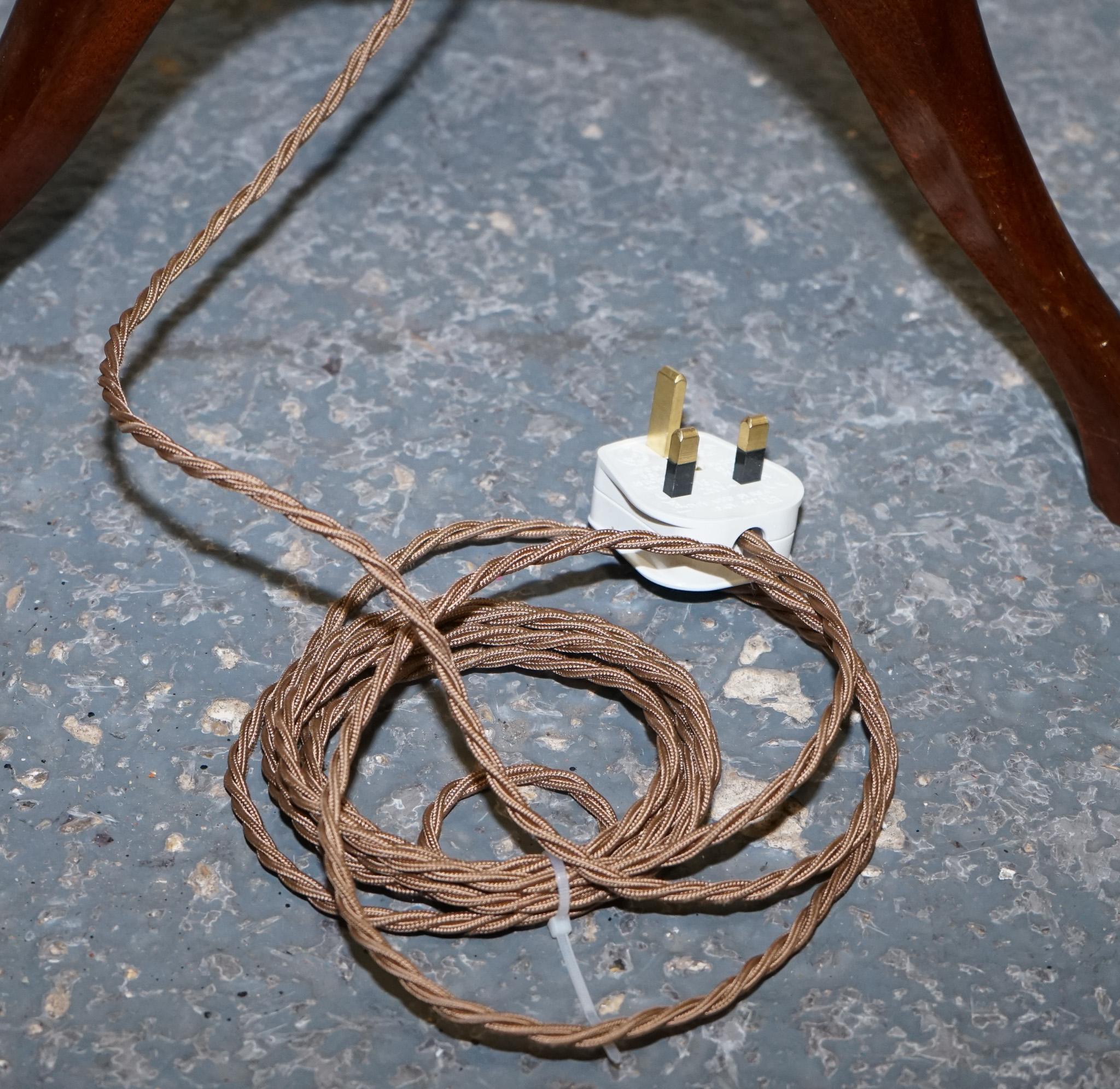 RARE HARRODS LONDON ENGLISH READING LAMP STAND SIDE TABLE WiTH LAMP For Sale 6