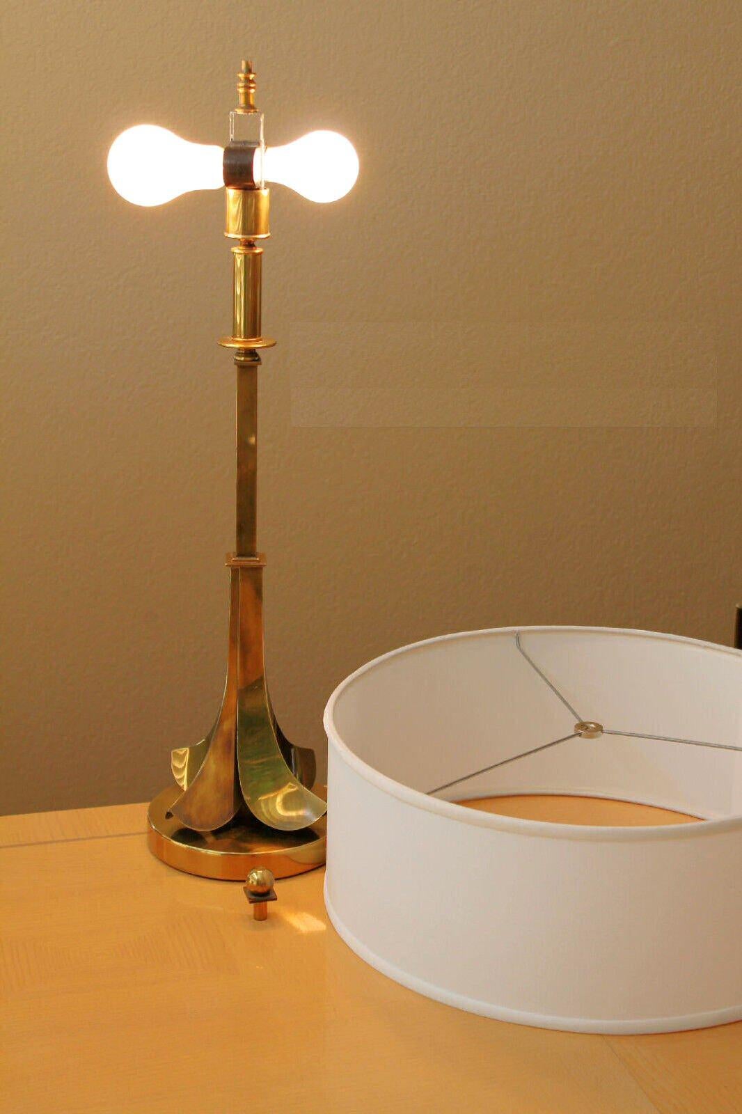 Rare HART Associates Mid Century Modern Brass Abstract Palm Celebrity Table Lamp In Good Condition For Sale In Peoria, AZ