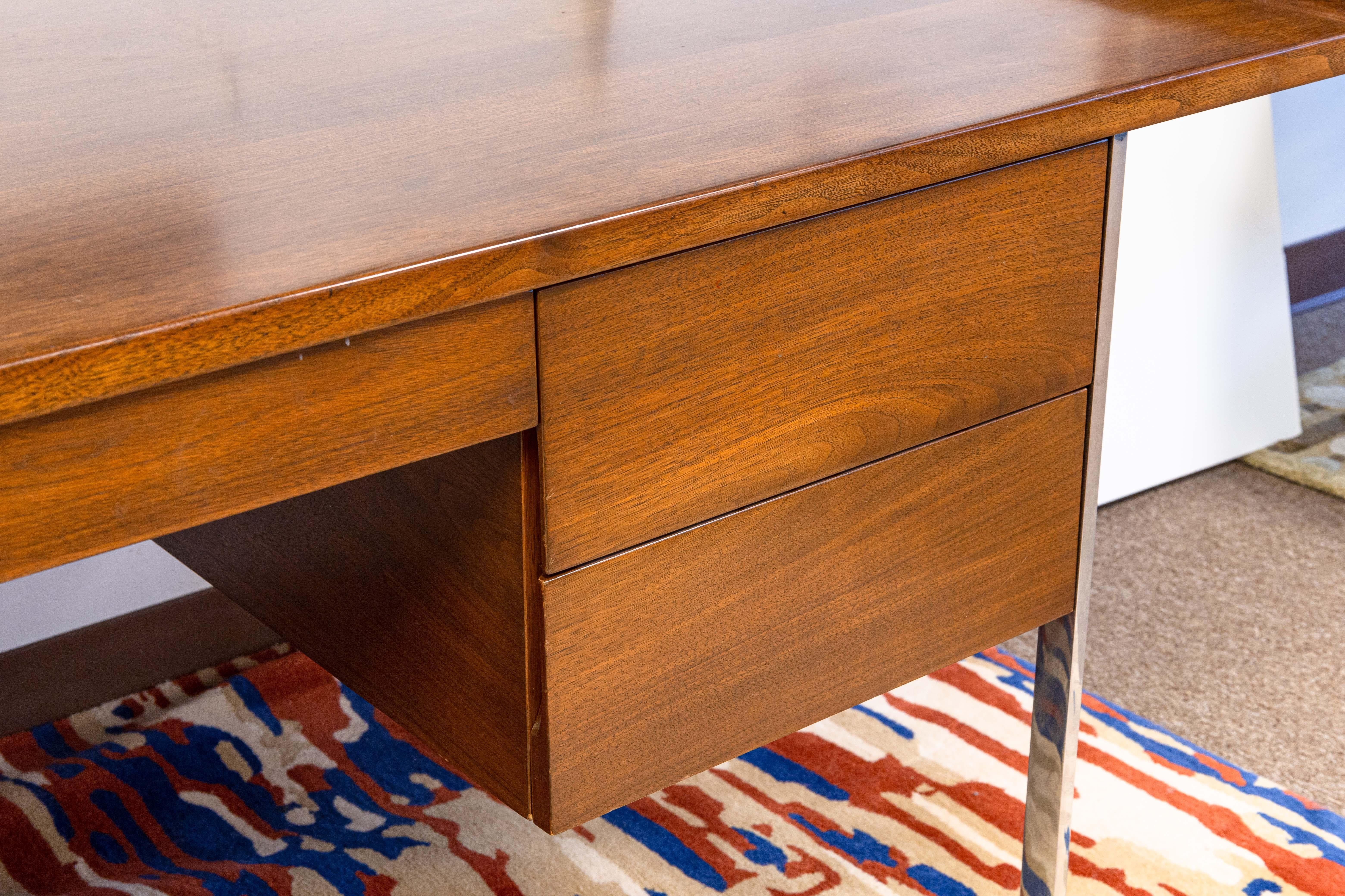 Rare Harvey Probber Mid Century Modern Walnut and Chrome Executive Writing Desk In Good Condition In Keego Harbor, MI