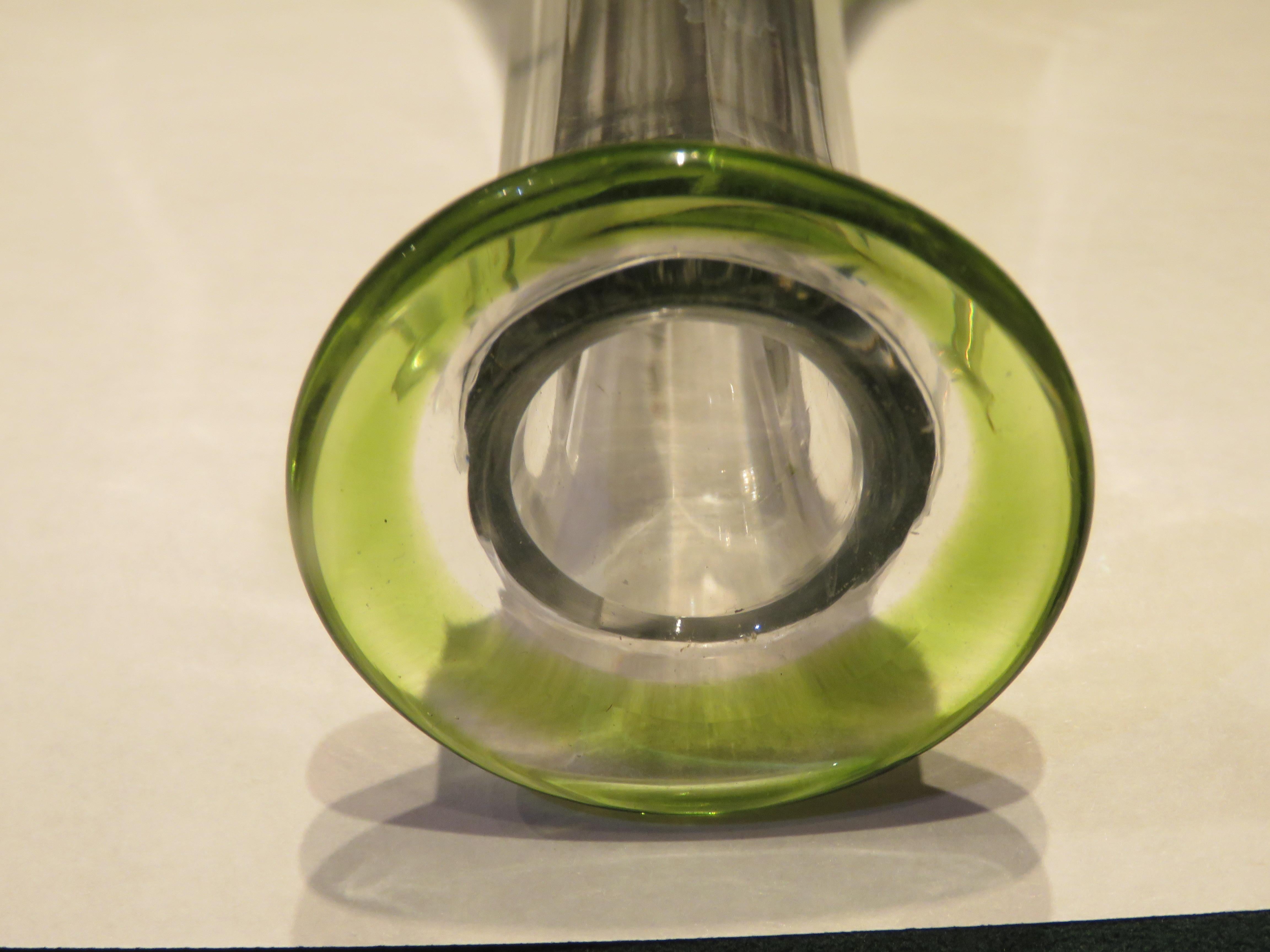 Carafe à liqueur française du 19ème siècle en verre vert pour vin transparent Excellent état - En vente à New York, NY