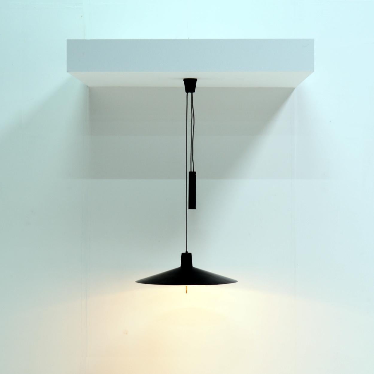 Mid-Century moderno Rara lampada regolabile in altezza in metallo nero degli anni '50 in vendita