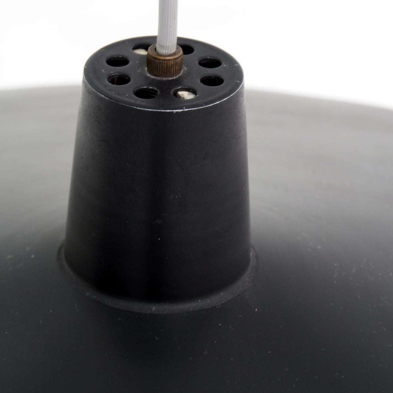Rara lampada regolabile in altezza in metallo nero degli anni '50 in vendita 1