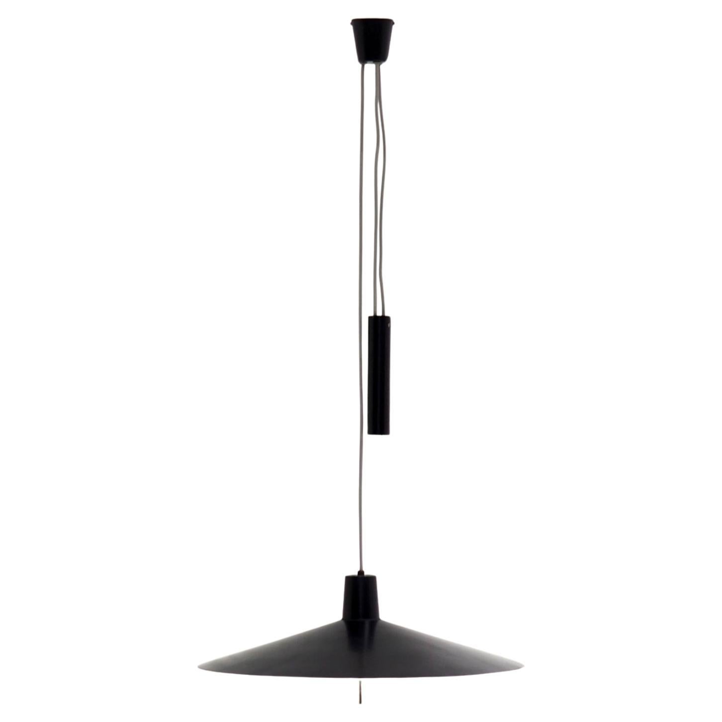 Rara lampada regolabile in altezza in metallo nero degli anni '50 in vendita
