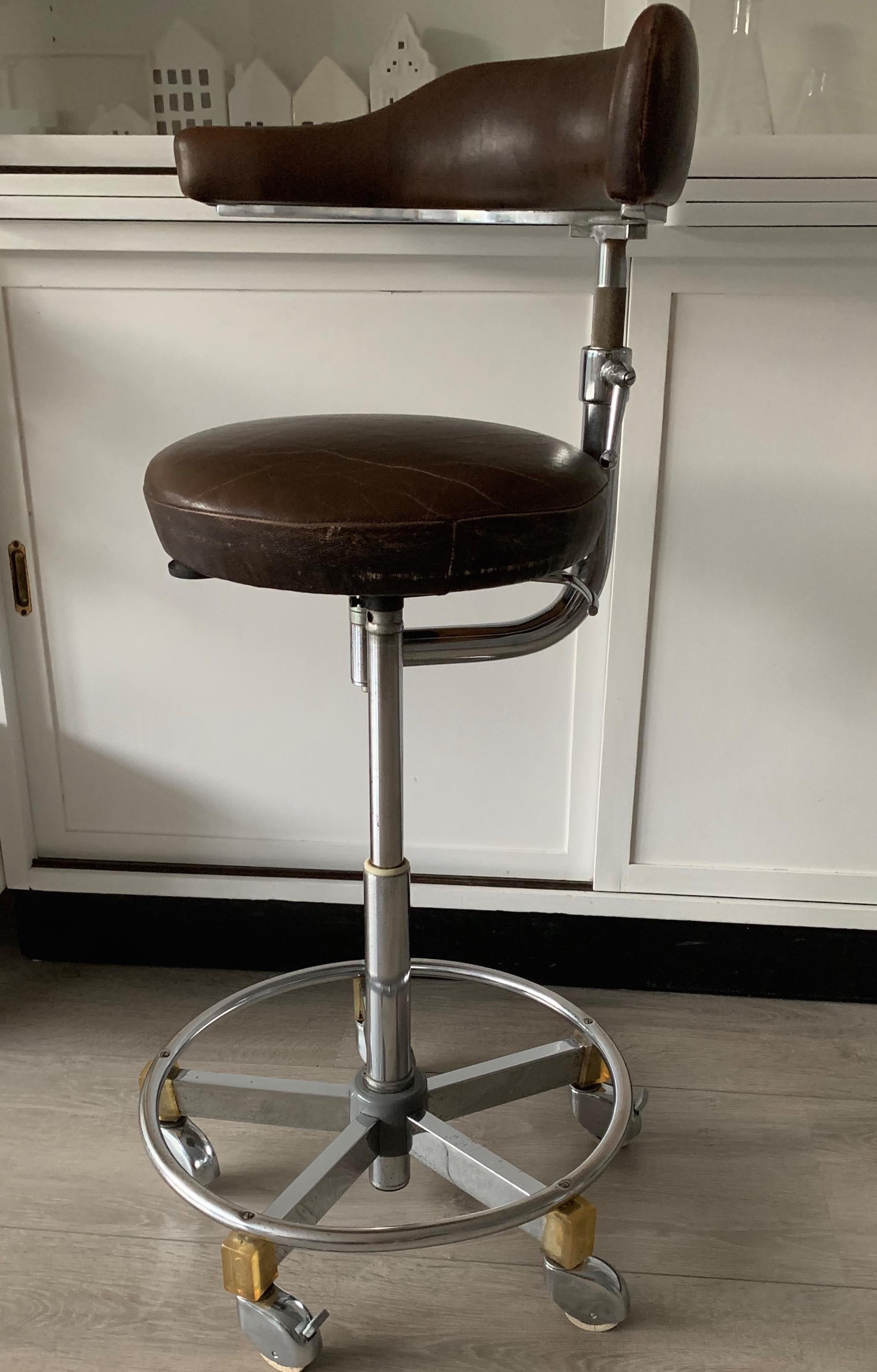 Great midcentury design high-stool that is strong, sturdy and durable.

Here is another one of our recent great finds that ticks al the boxes, because this early 1970s stool with a single arm rest is rare, it has the perfect look, it has the quality