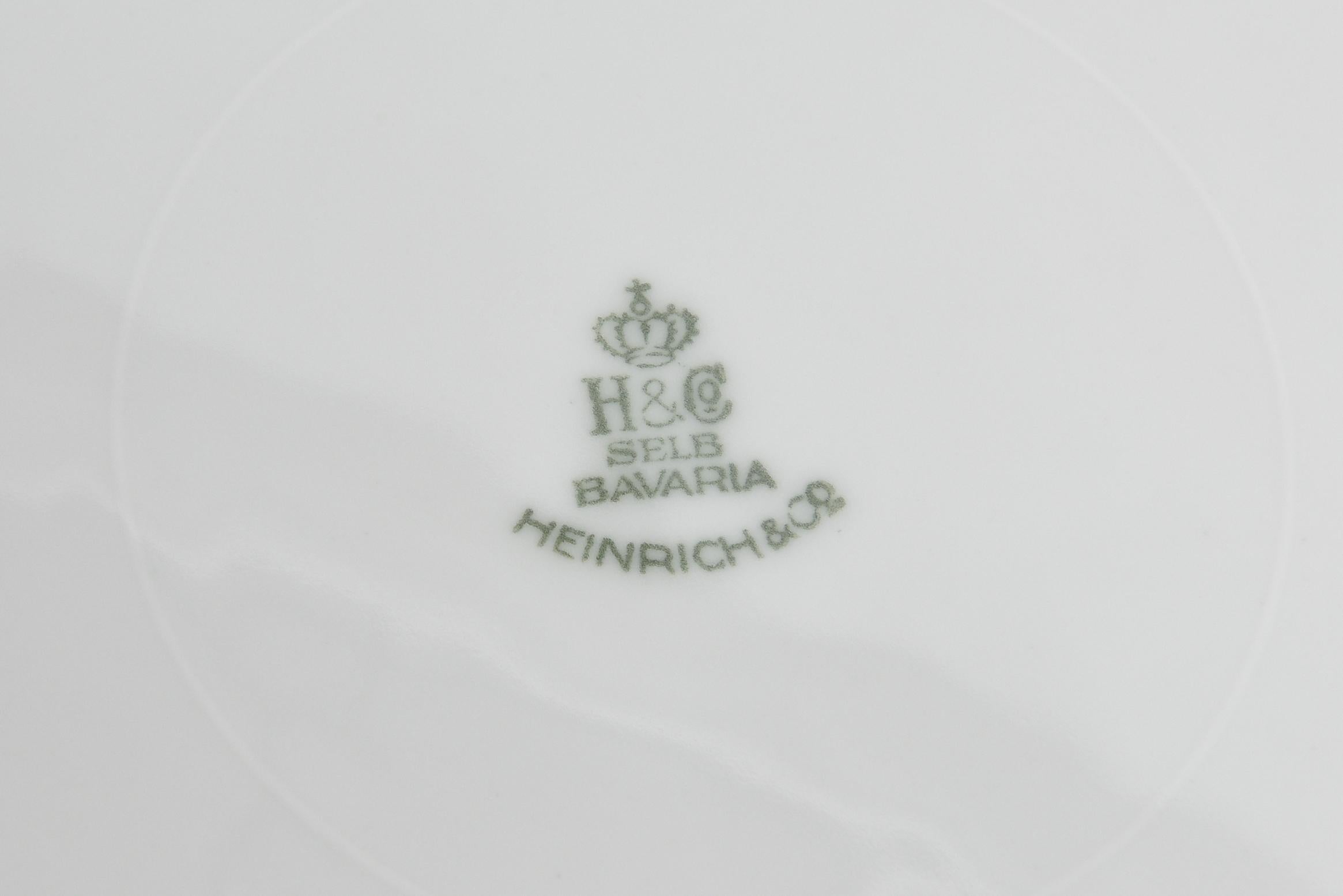 Porcelaine Heinrich & Co. Assiettes de service Selb incrustées d'or et de fleurs, lot de 11 en vente