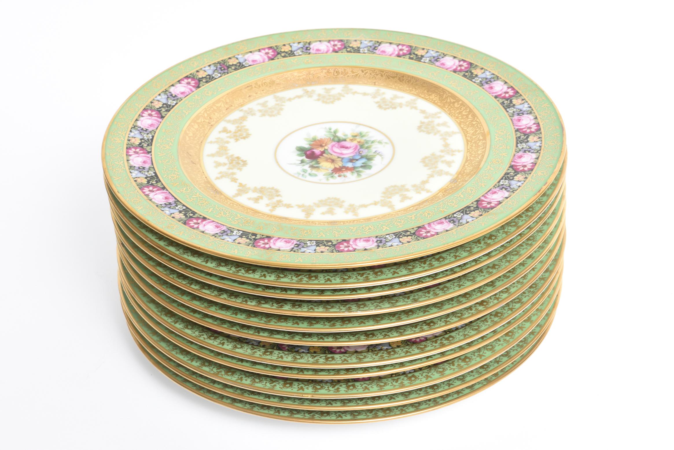 Rare Heinrich & Co. Selb Floral Gold Encrusted Service Cabinet Plates Set of 11 In Good Condition For Sale In Miami Beach, FL