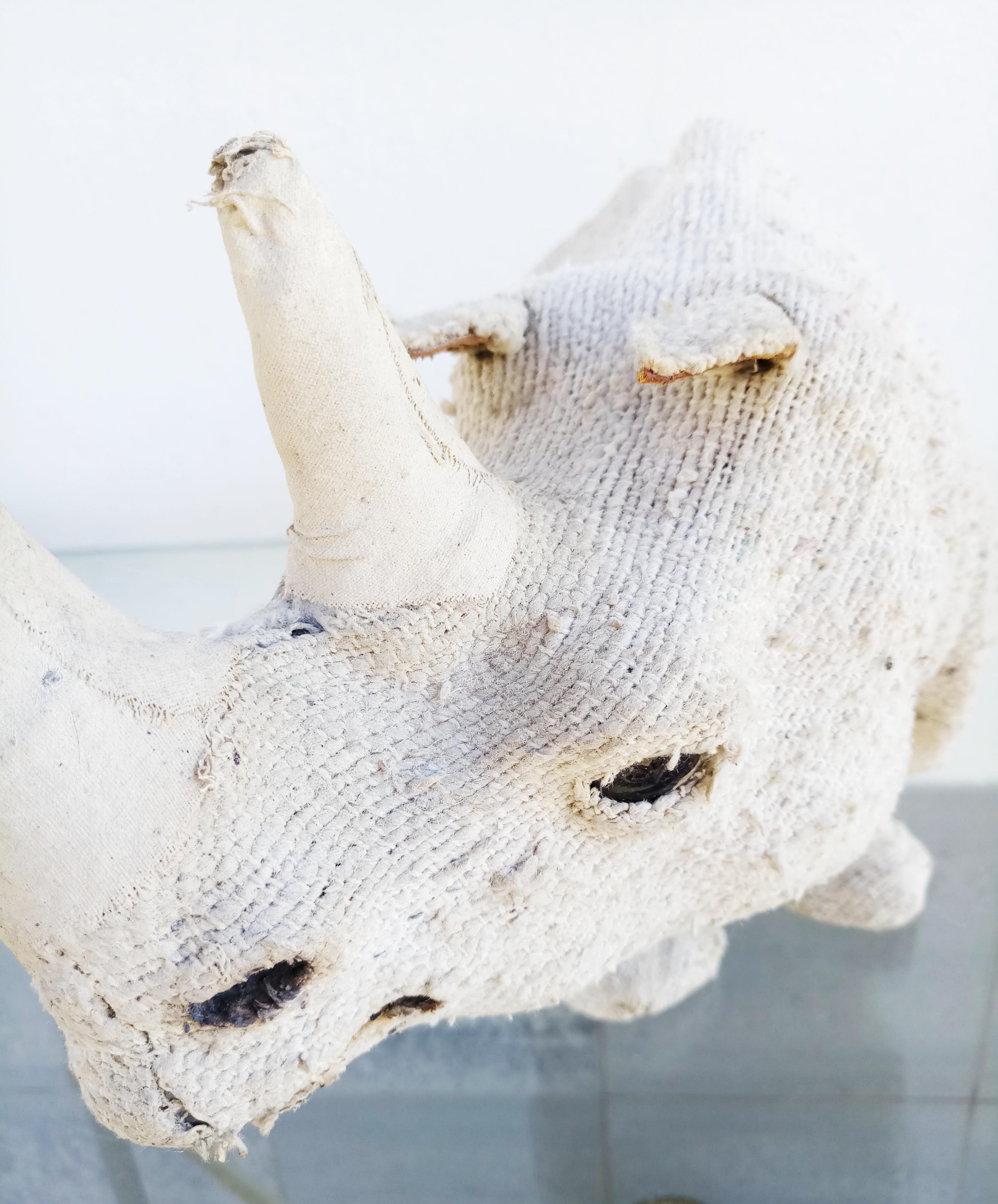 Rare sculpture Rhino en tissu à ourlet hélicoïdal, années 1950 en vente 6