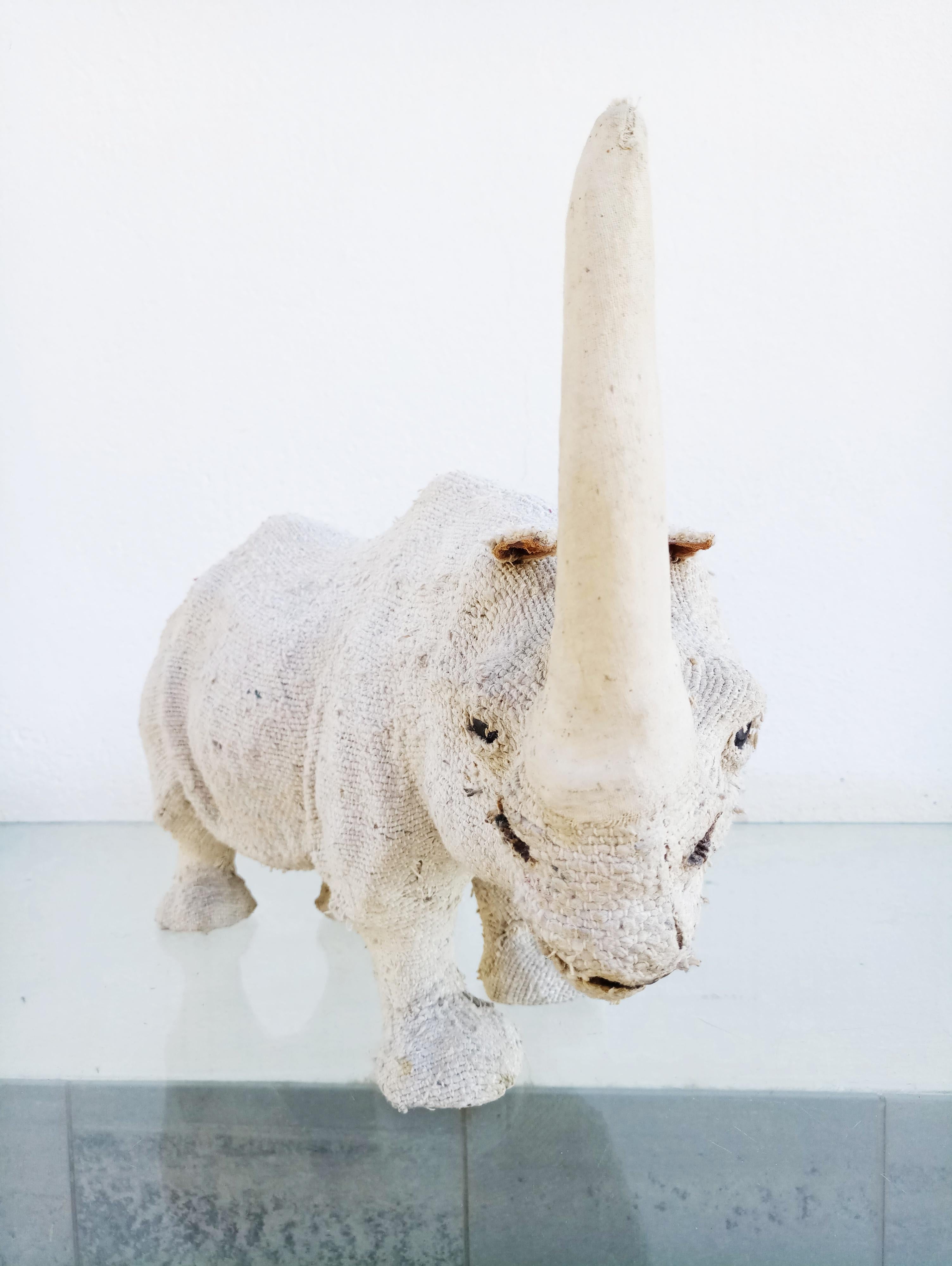 Européen Rare sculpture Rhino en tissu à ourlet hélicoïdal, années 1950 en vente