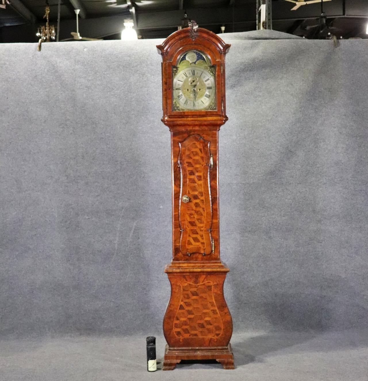 Seltene Hendrick Schoonbeck Großvater-Uhr mit niederländischer Intarsienarbeit und hohem Gehäuse  (Rokoko) im Angebot