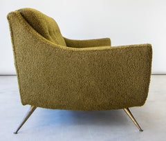 Seltenes Henry P. Glass Sofa in Grün Boucle und Messingbeine Mitte des Jahrhunderts modern
