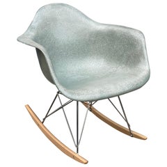 Seltener Herman Miller Eames Rocker in Seafoam Green