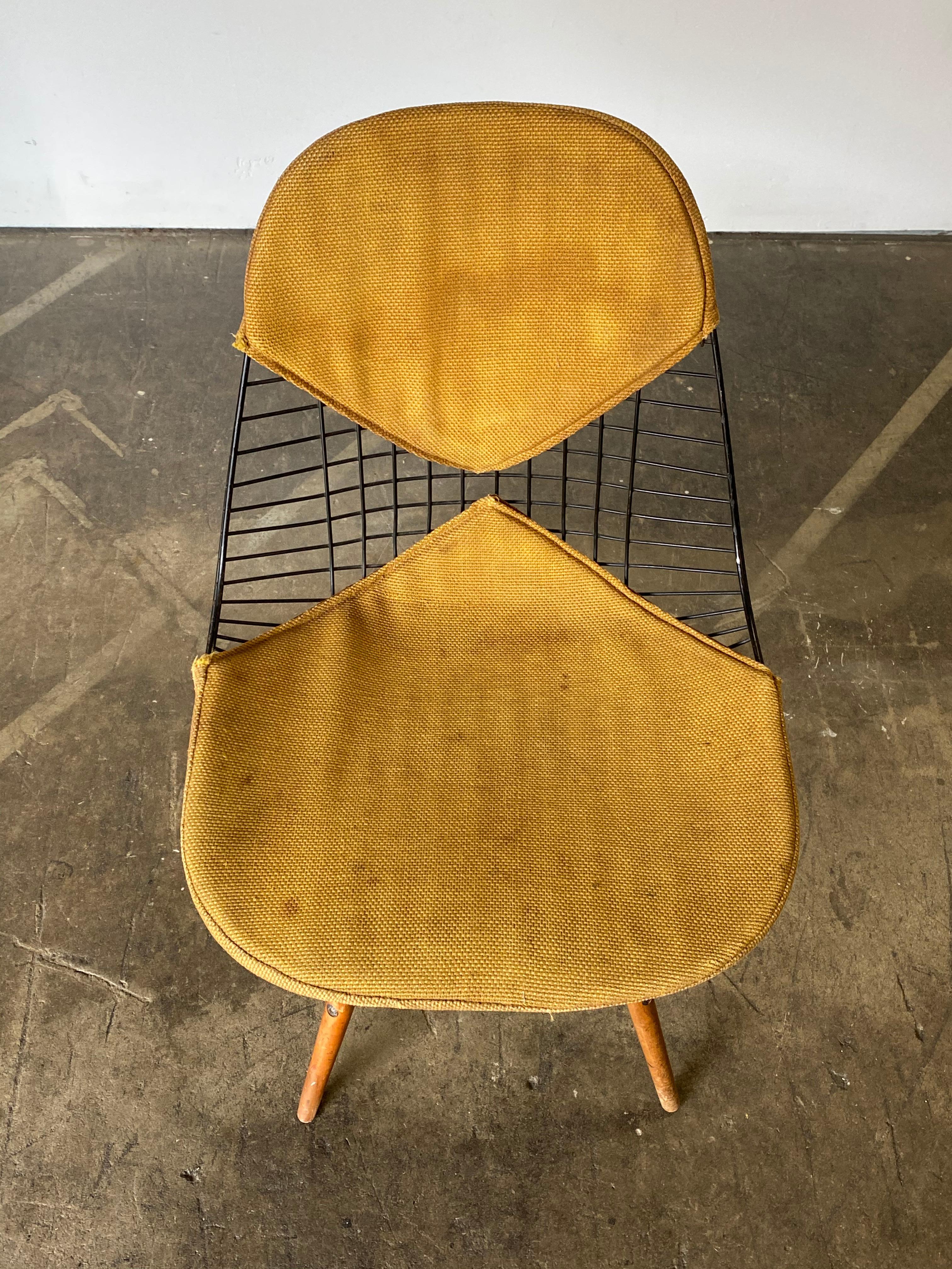 Mid-Century Modern Rare Herman Miller PKW-2 Wire Chair on Seng Swivel Base