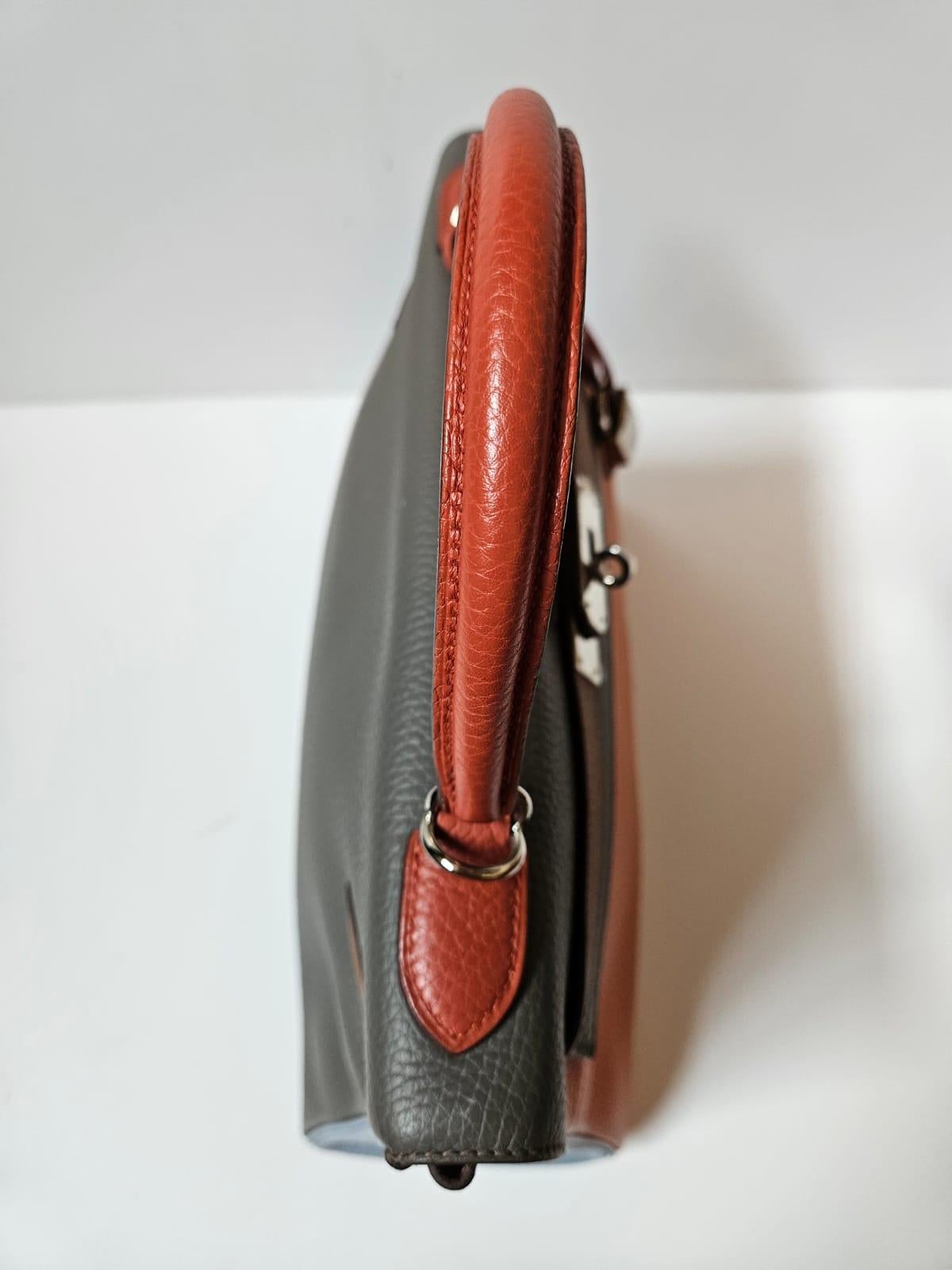 Rare arlequin kelly 32 bag in clemence leather. Overall still in very good condition, with minor marks on the body leather. Comes with its tools, strap and replacement dust bag (larger size dust bag). Stamp square Q (2013)